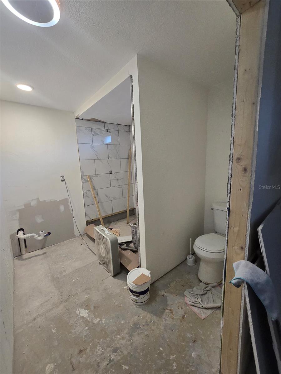 908 Grand Central St Property Photo 8