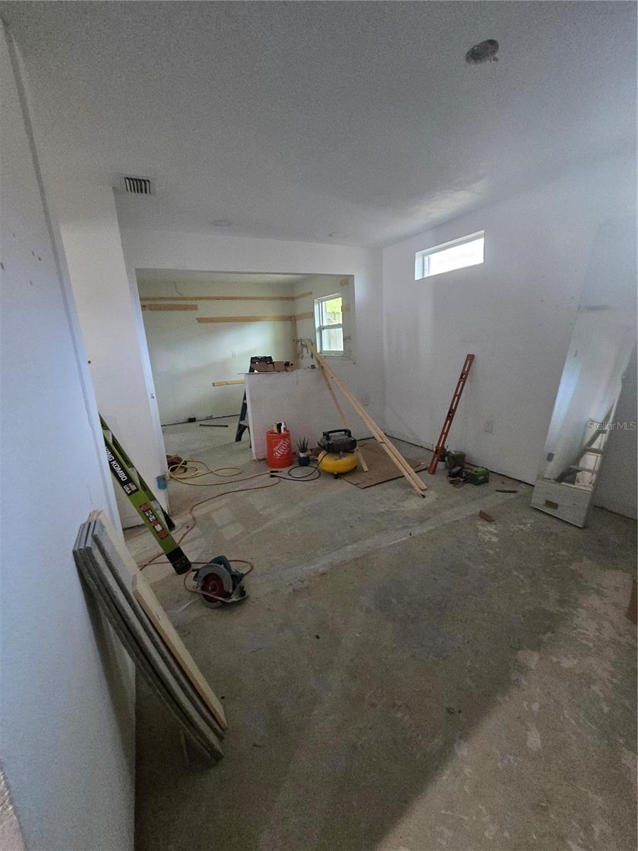 908 Grand Central St Property Photo 11