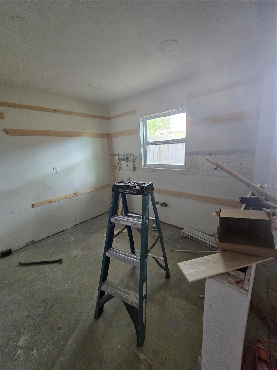 908 Grand Central St Property Photo 12