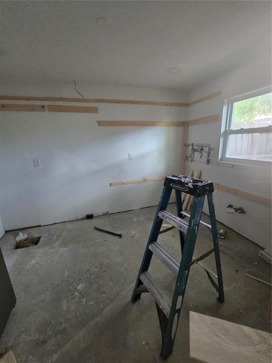 908 Grand Central St Property Photo 13