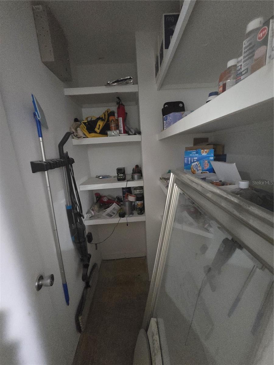 908 Grand Central St Property Photo 21