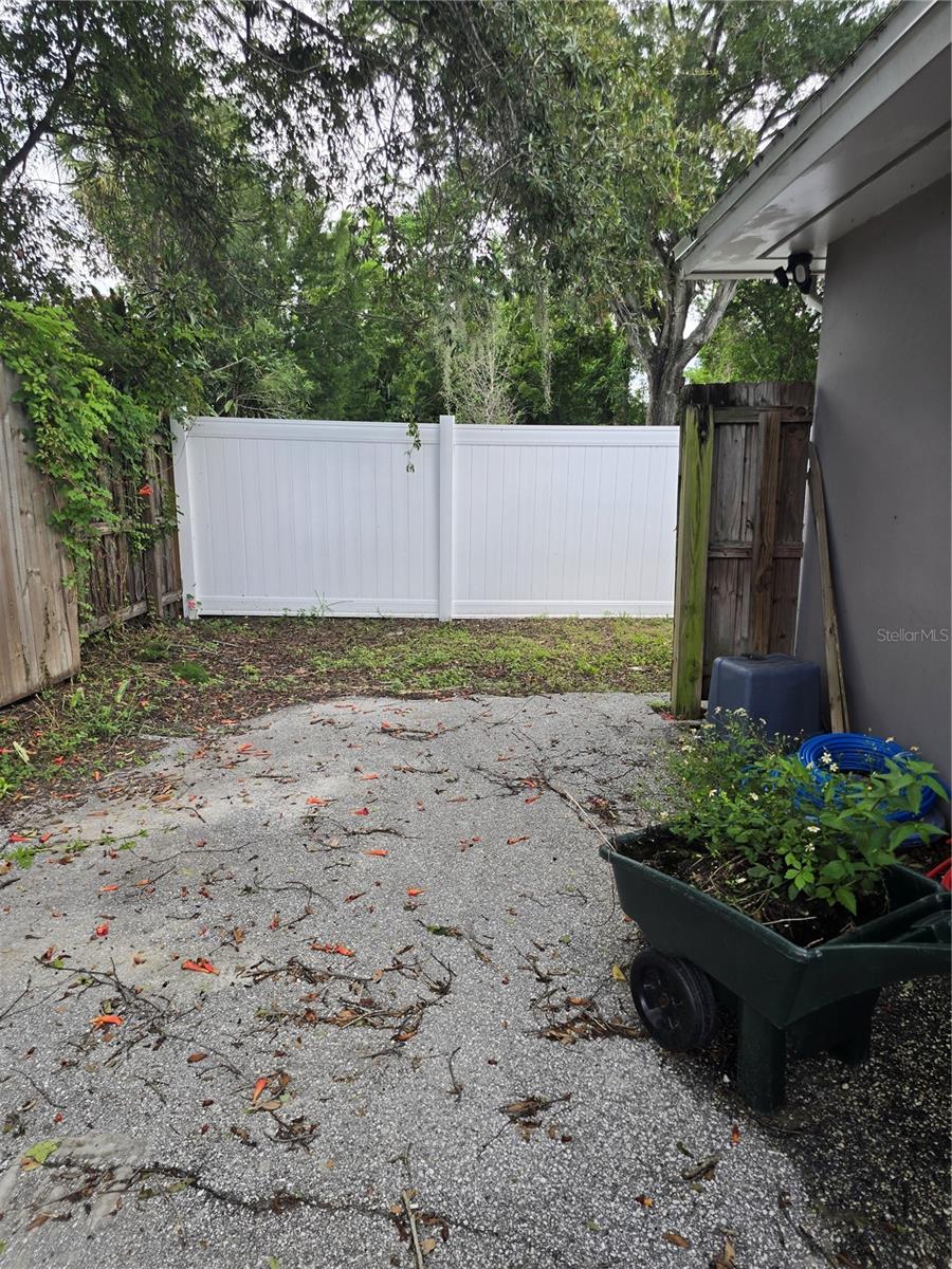 908 Grand Central St Property Photo 22