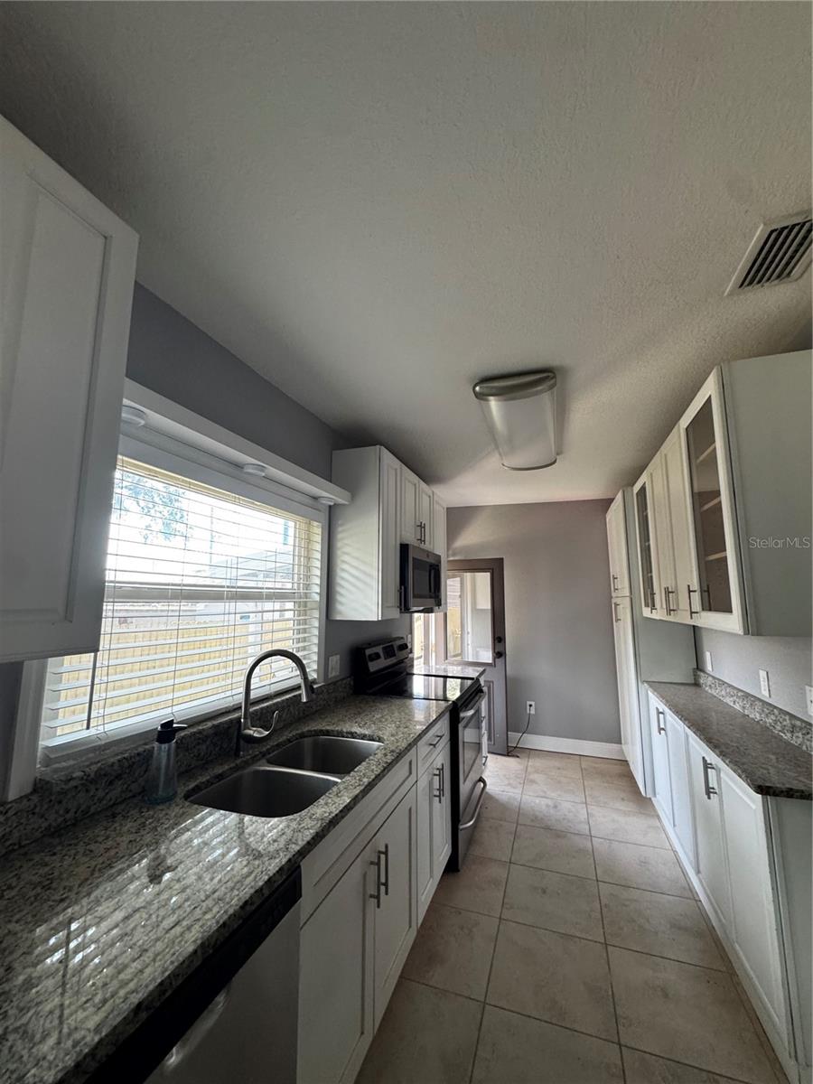 5745 Montana Ave Property Photo 7