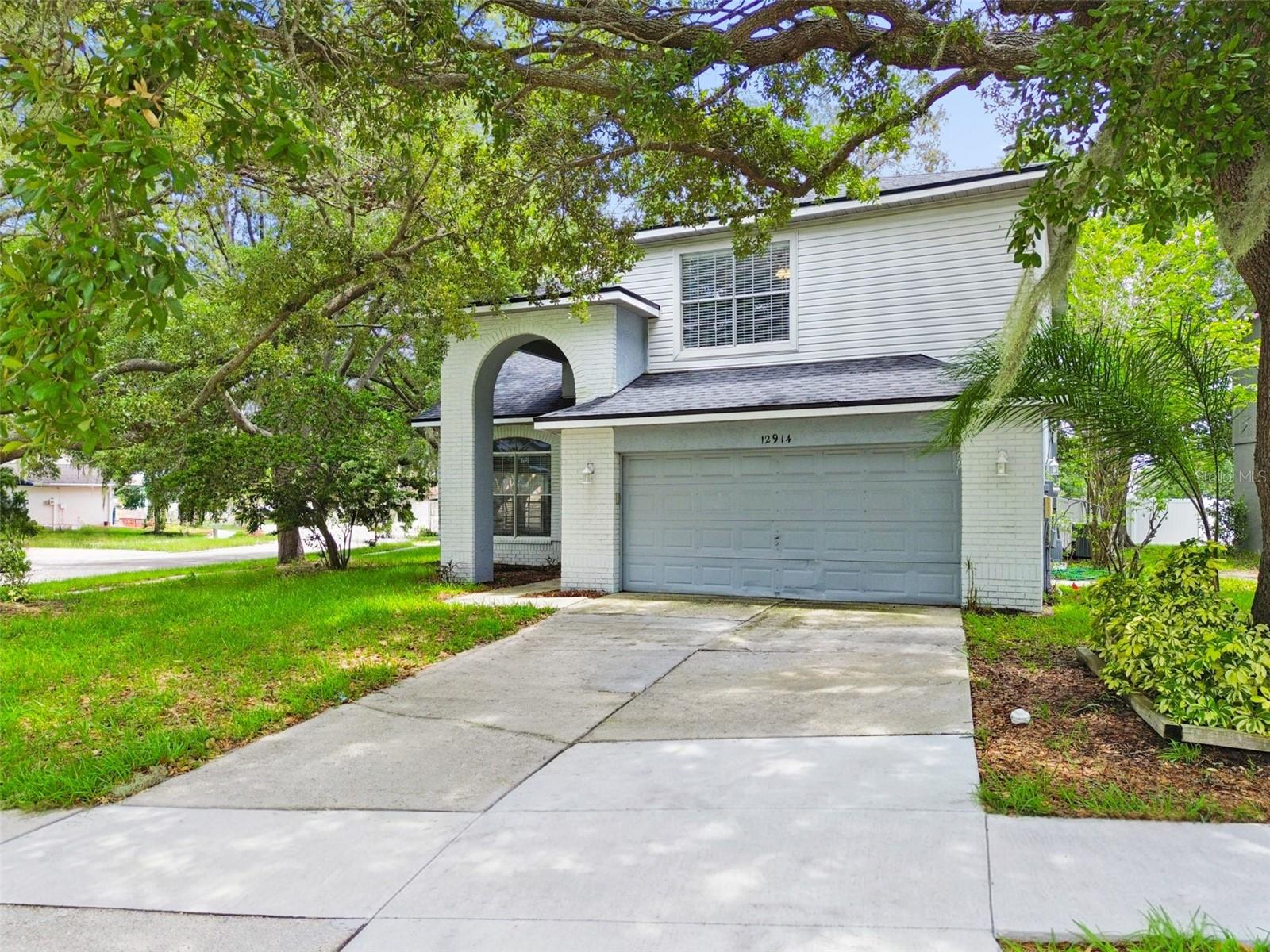12914 Longcrest Dr Property Photo 3