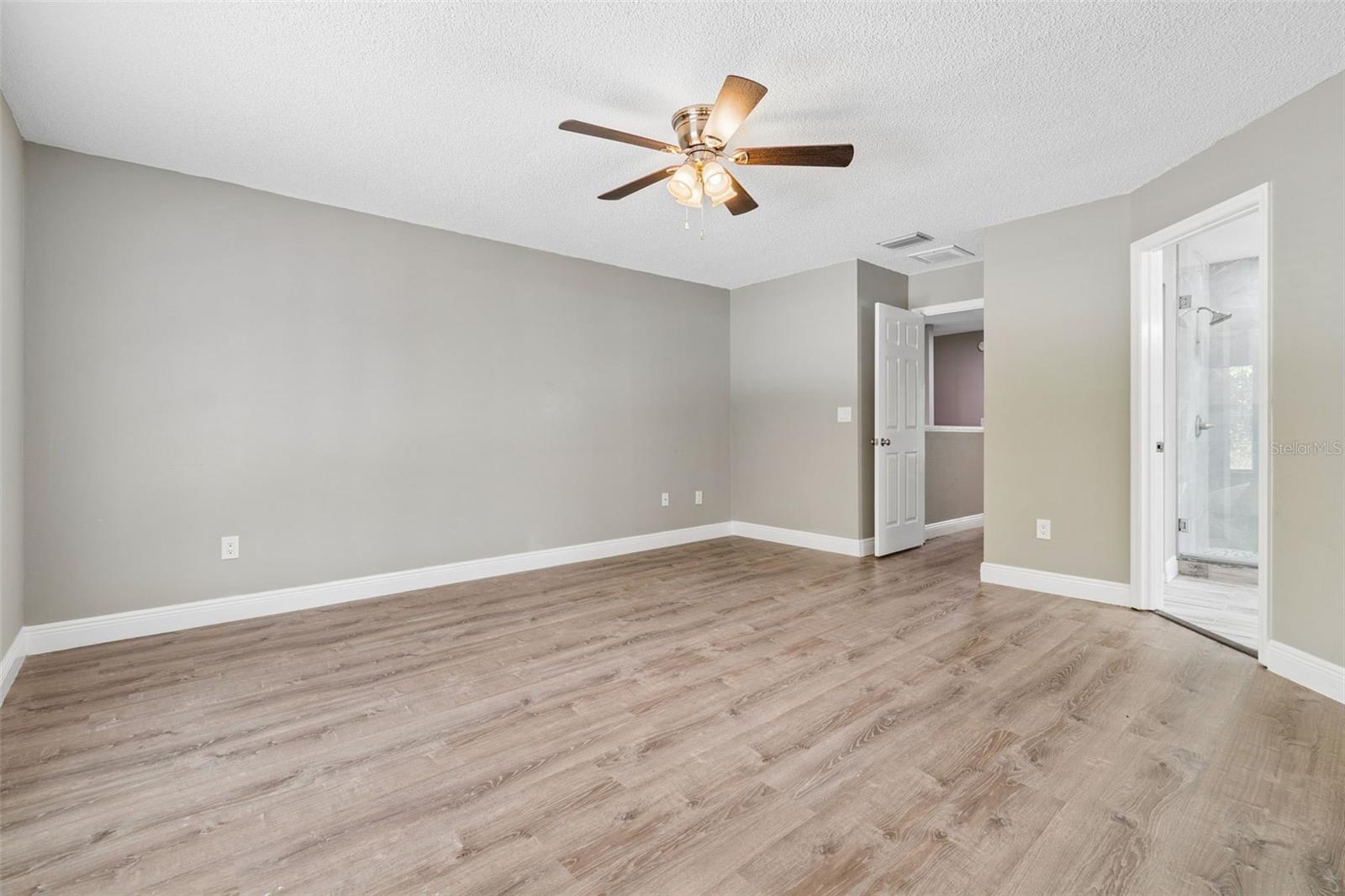 12914 Longcrest Dr Property Photo 17