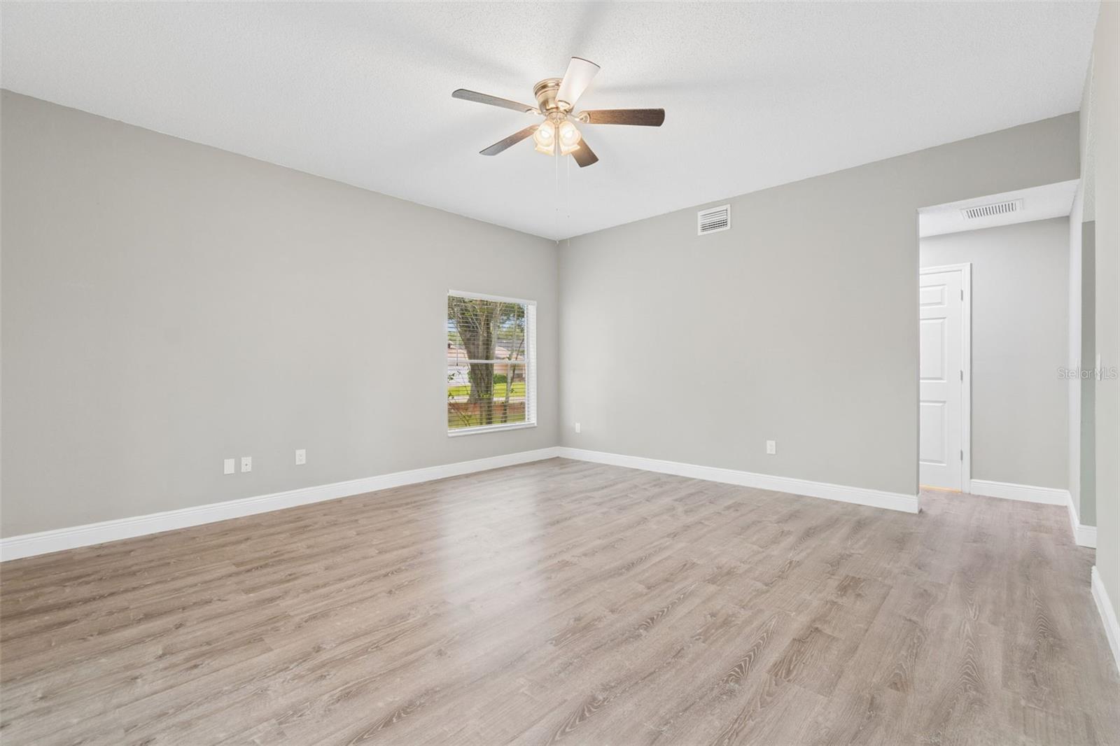 12914 Longcrest Dr Property Photo 27