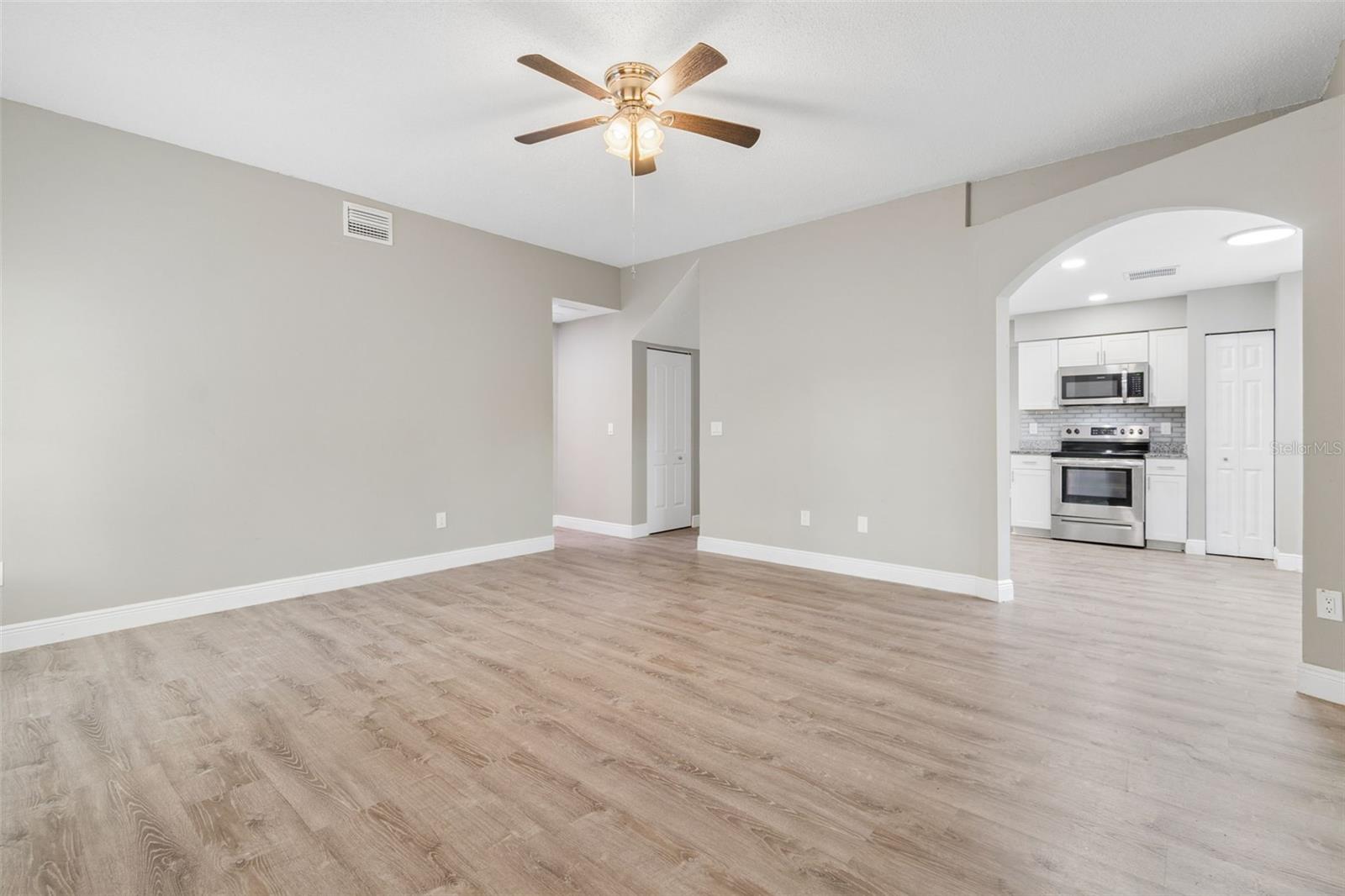 12914 Longcrest Dr Property Photo 28