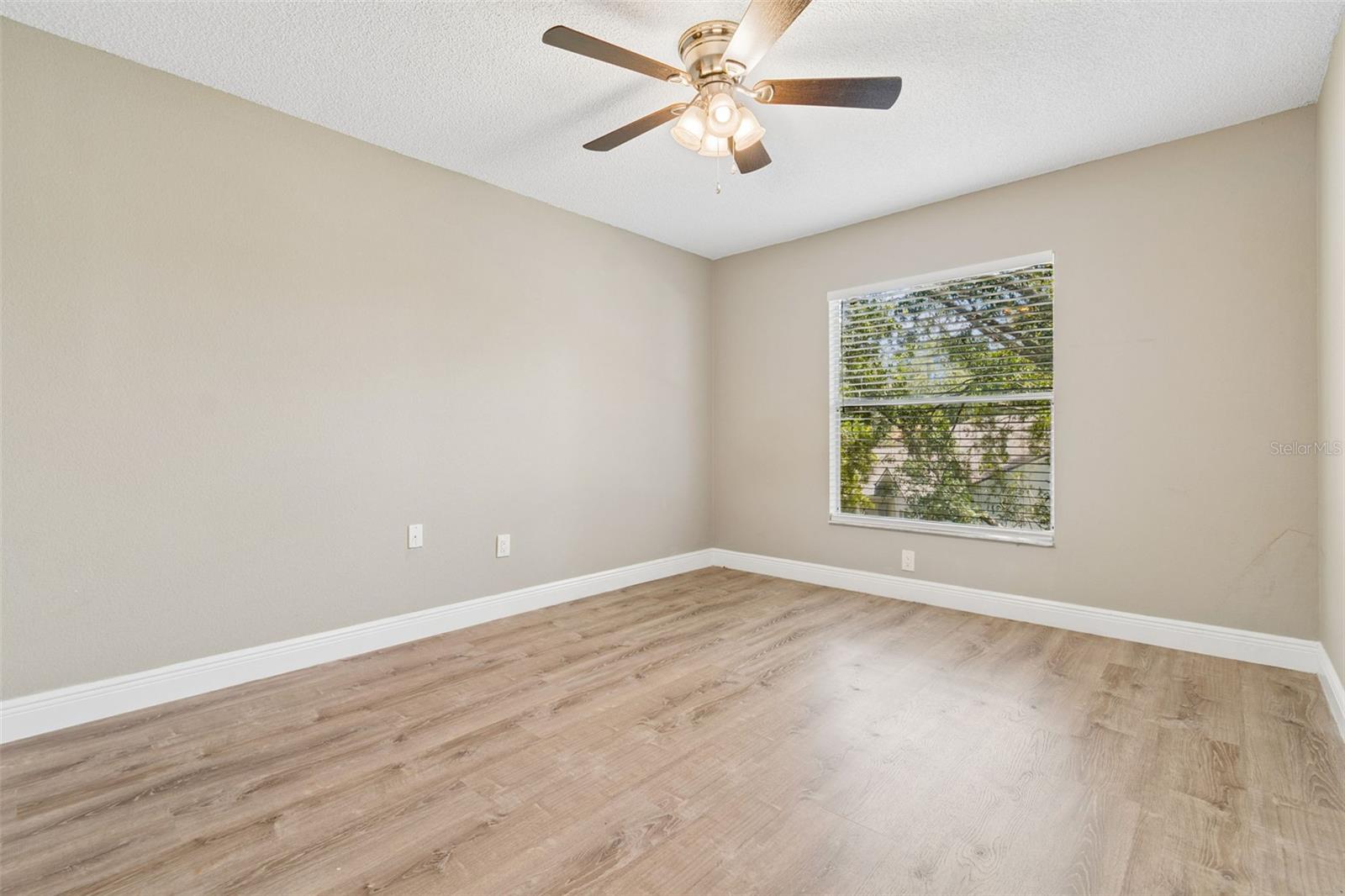 12914 Longcrest Dr Property Photo 37