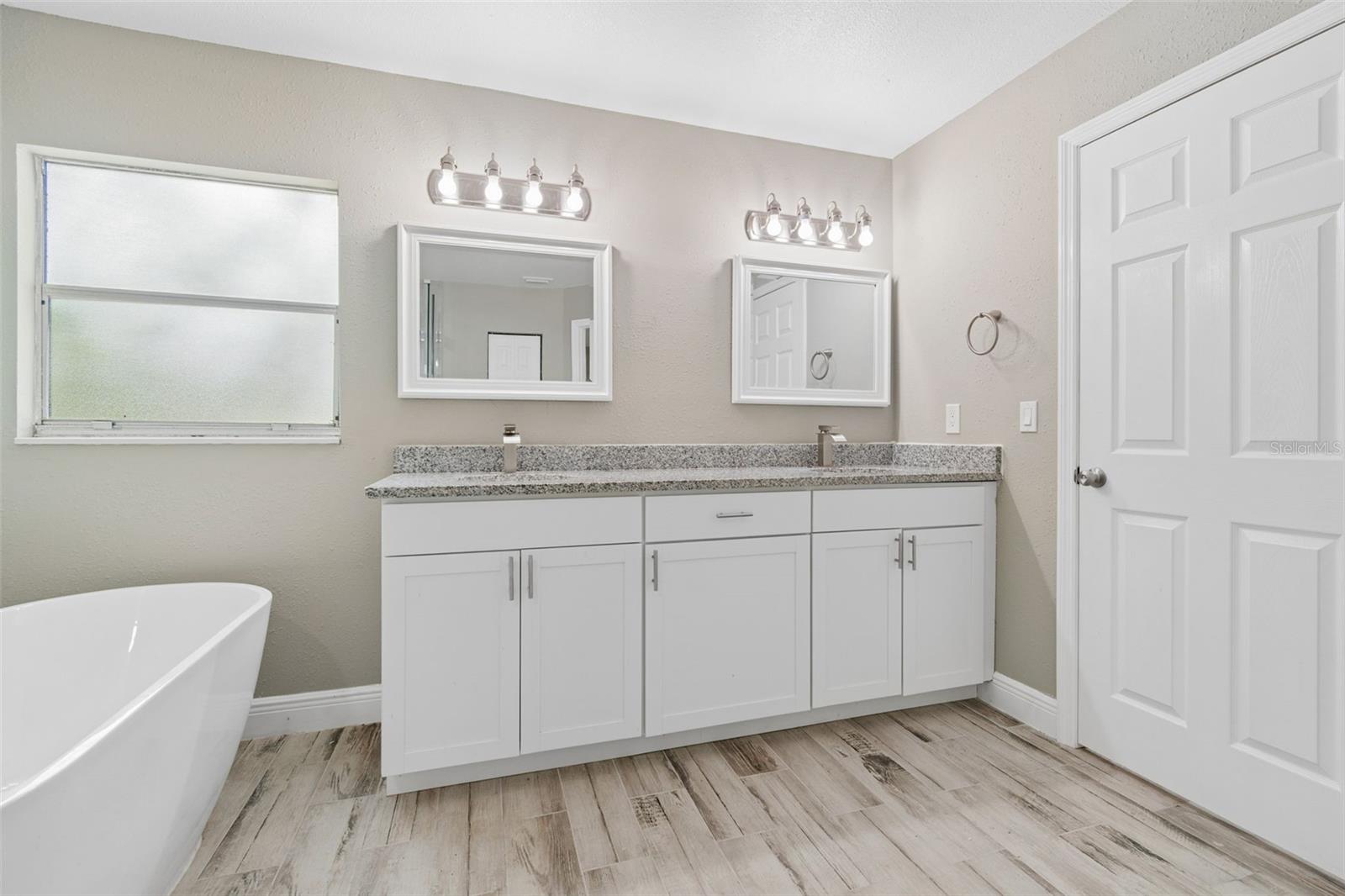 12914 Longcrest Dr Property Photo 47