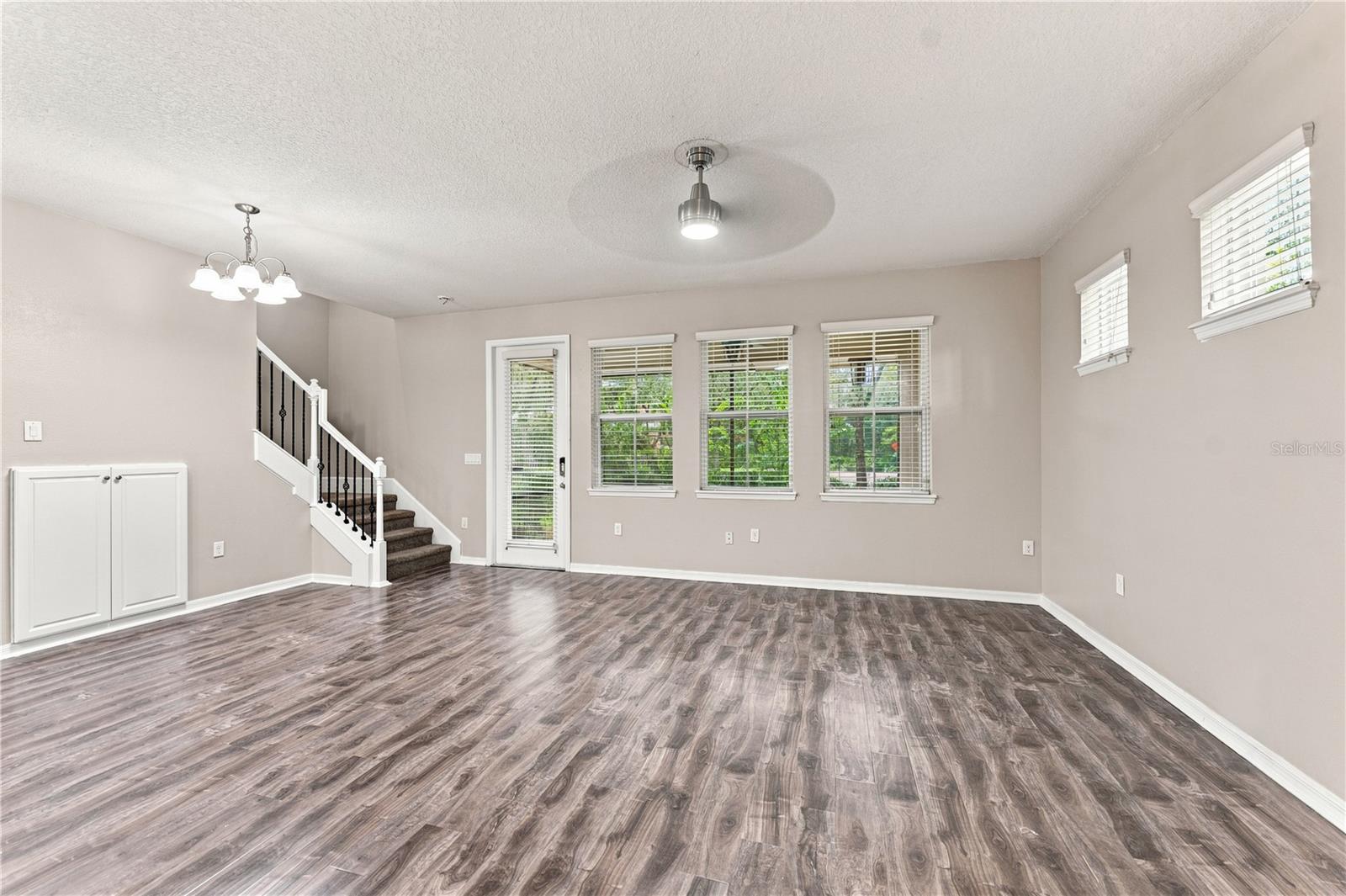 17013 Vilesta Dr Property Photo 4