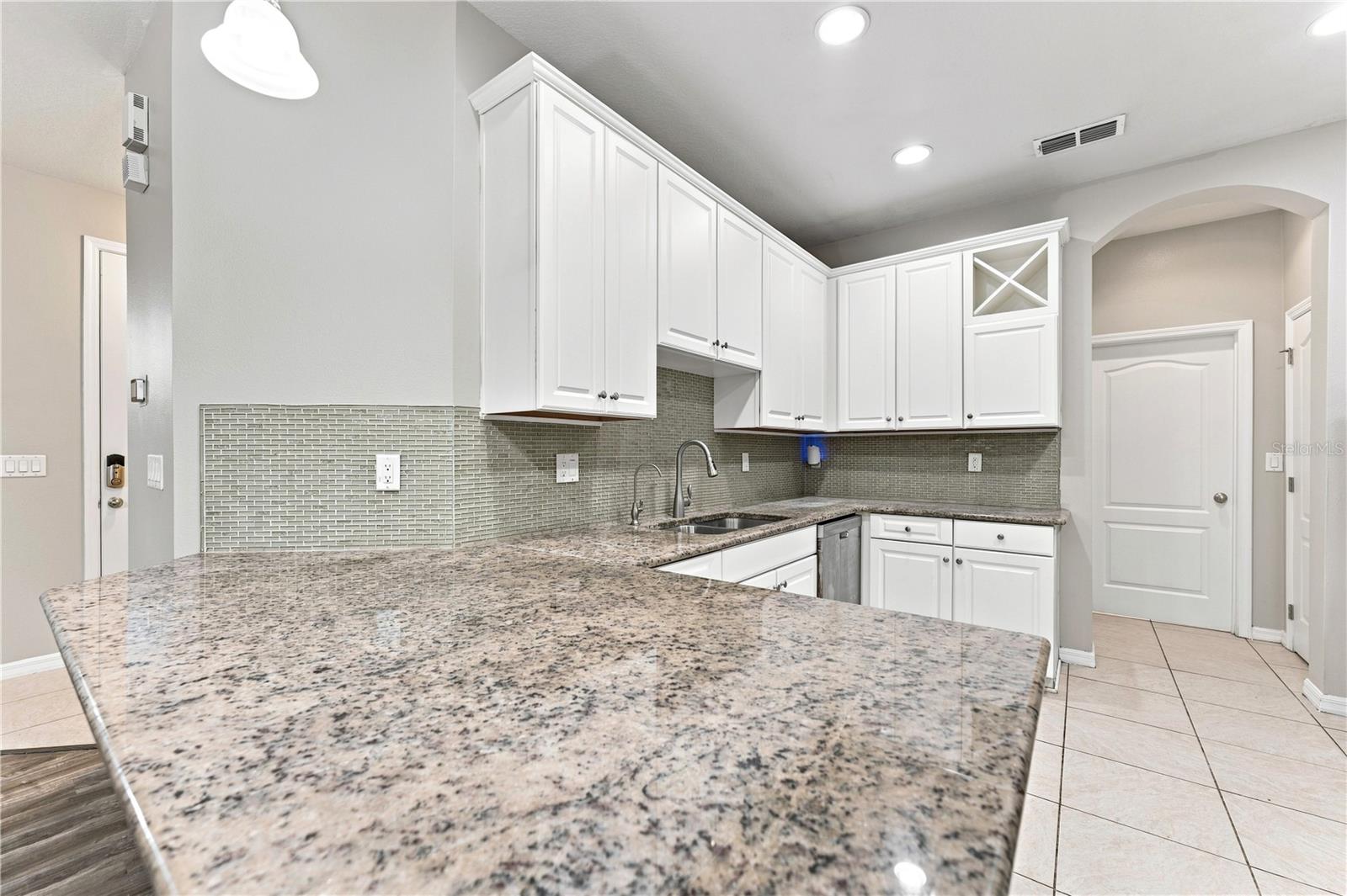 17013 Vilesta Dr Property Photo 6
