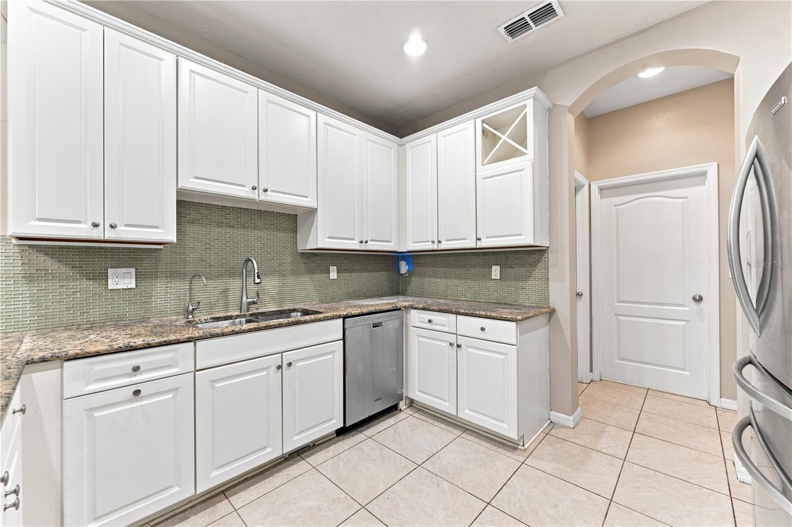 17013 Vilesta Dr Property Photo 7