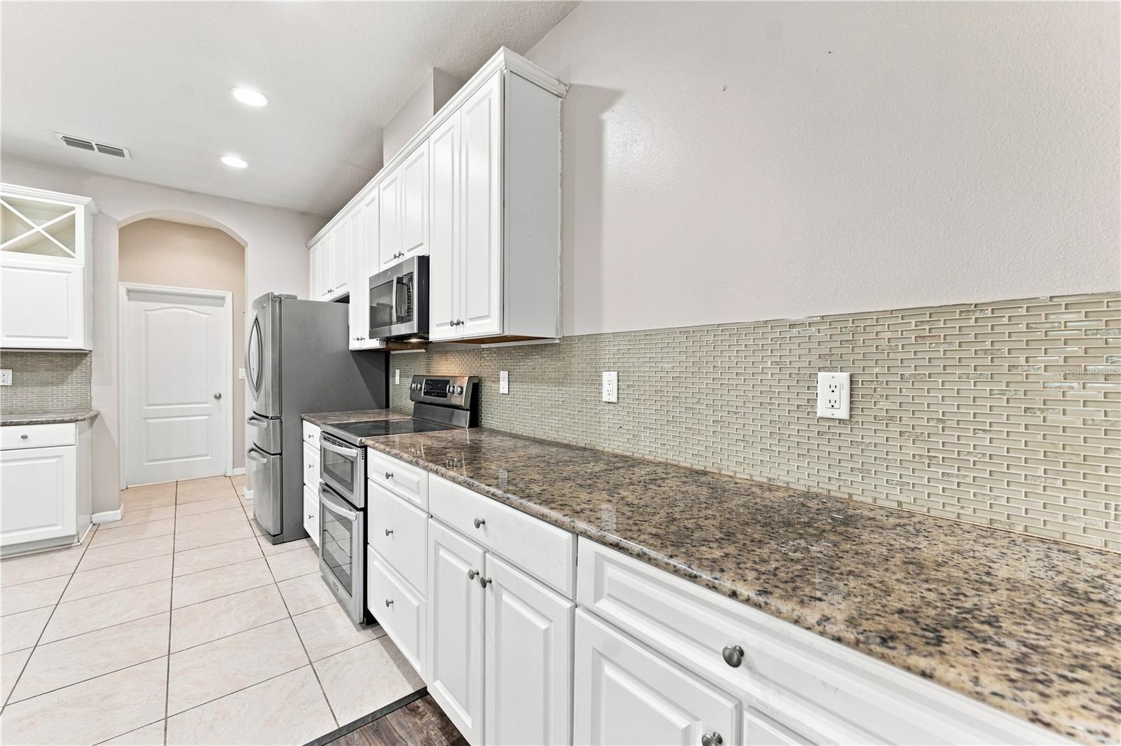 17013 Vilesta Dr Property Photo 8