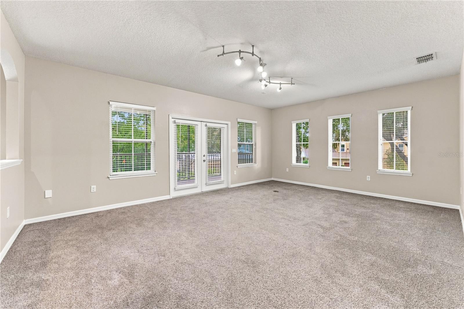 17013 Vilesta Dr Property Photo 20