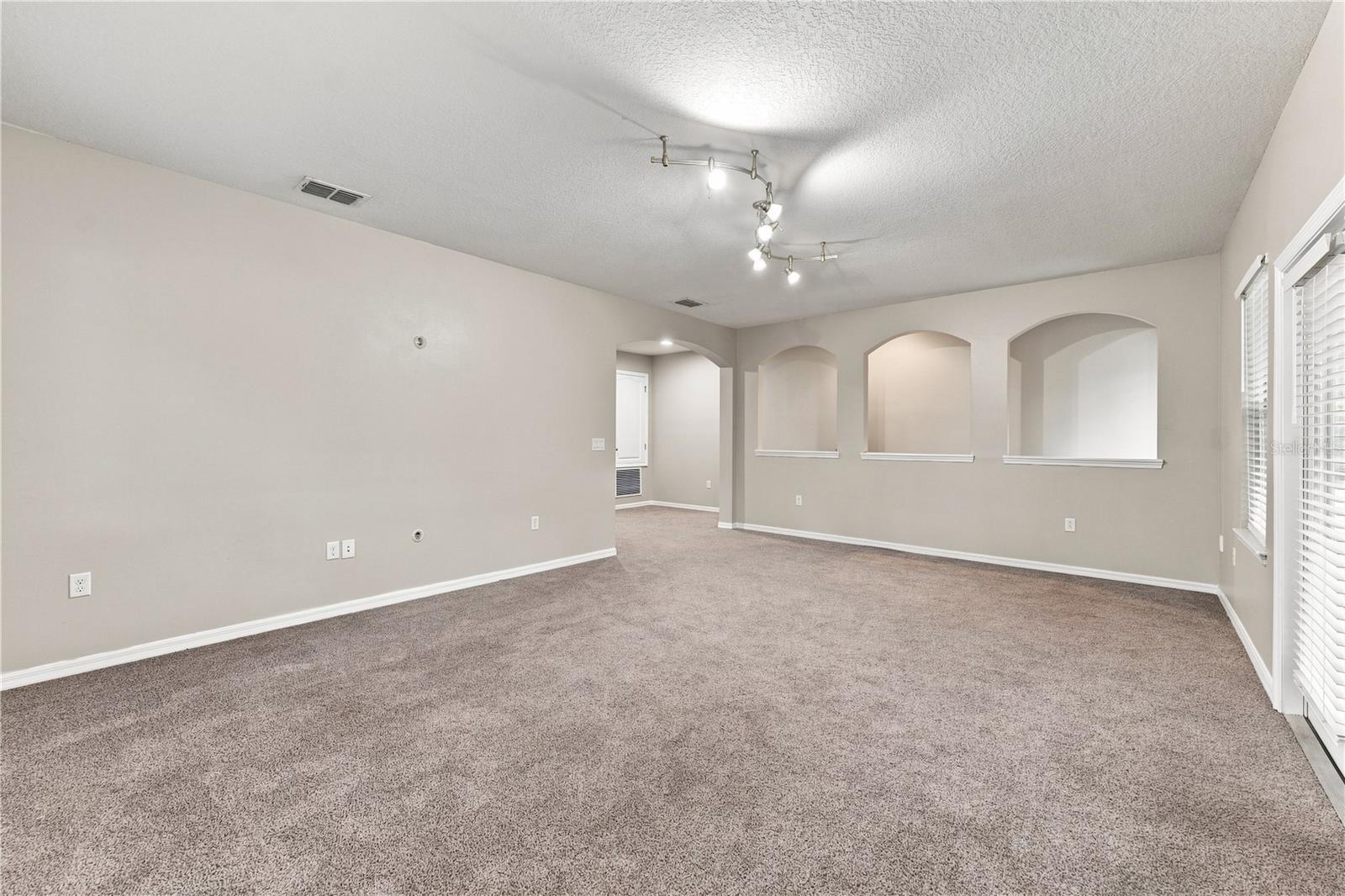 17013 Vilesta Dr Property Photo 22