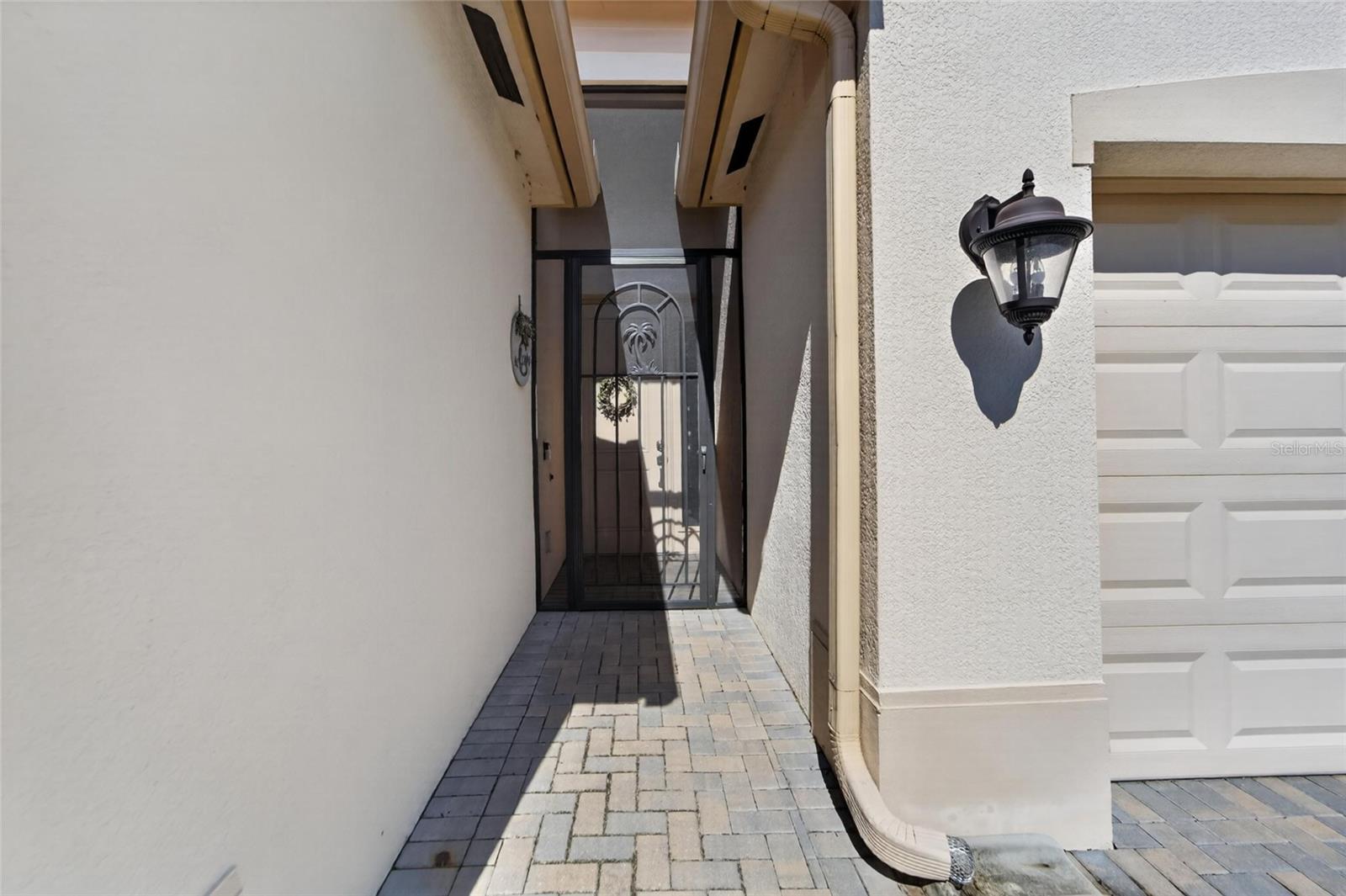 15412 Santa Pola Dr Property Photo 9