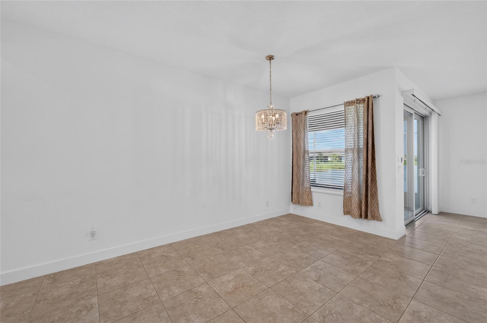 15412 Santa Pola Dr Property Photo 23