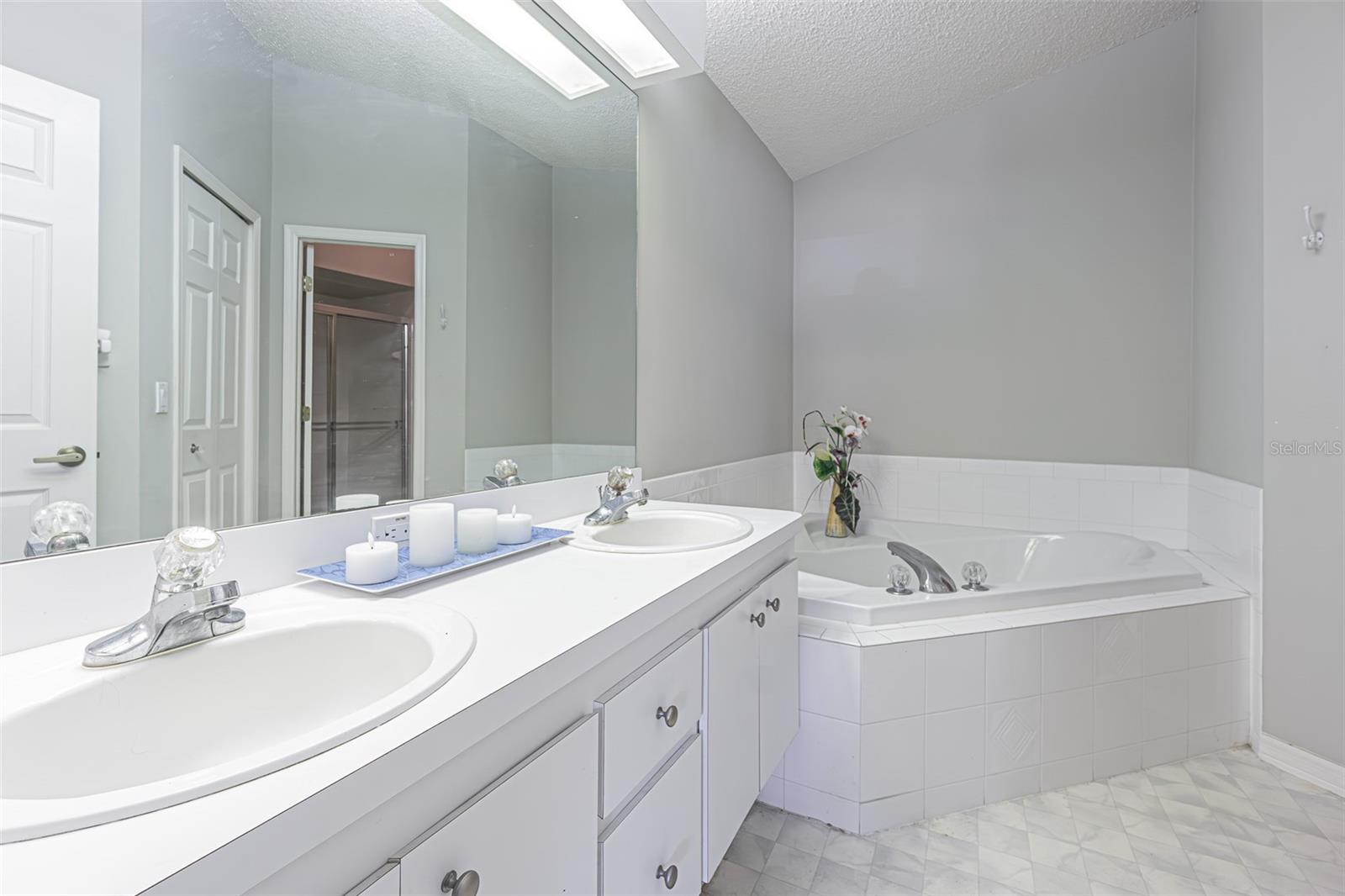 13837 Leroux Dr Property Photo 10