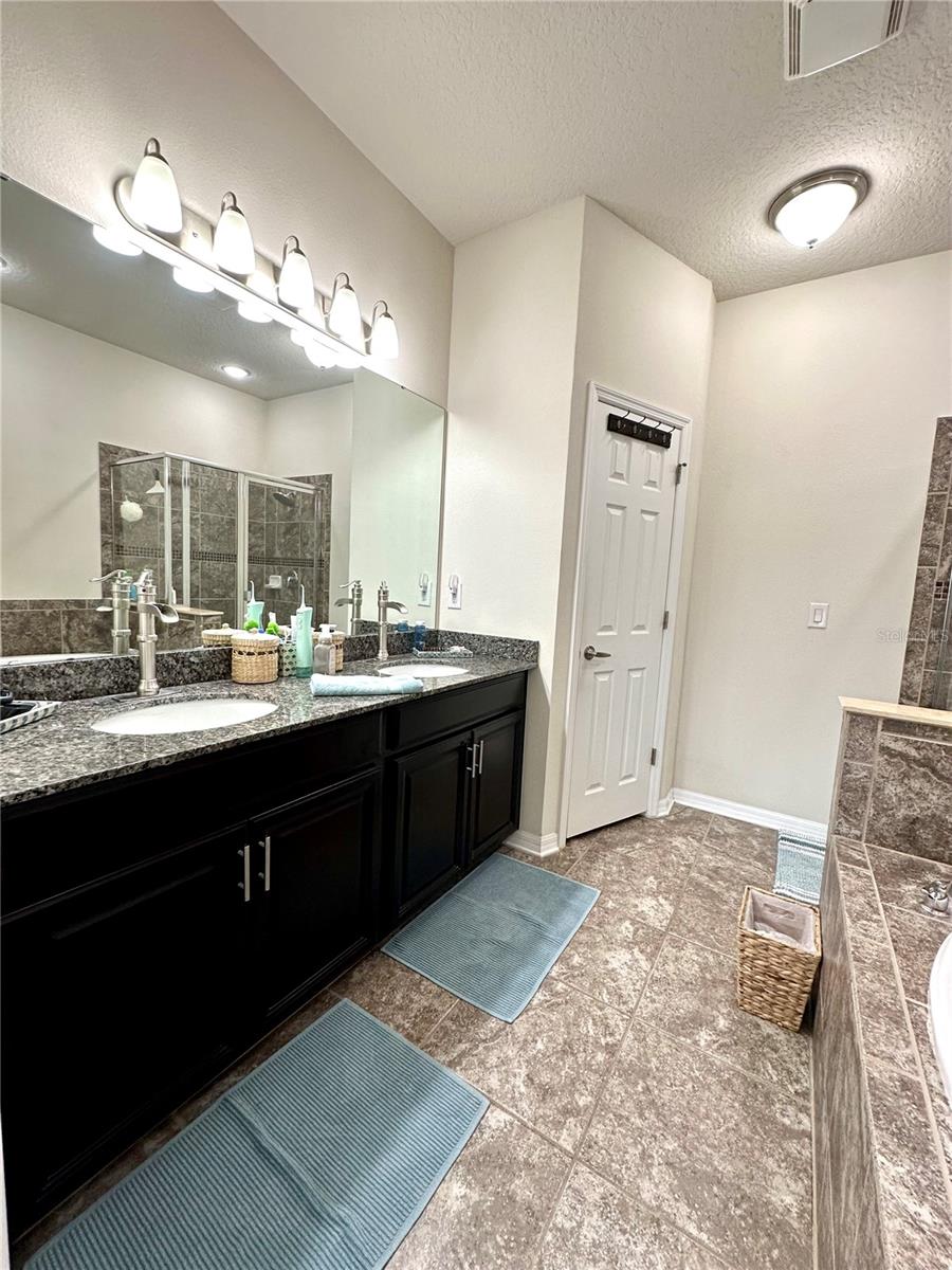4247 Angelica Loop Property Photo 19
