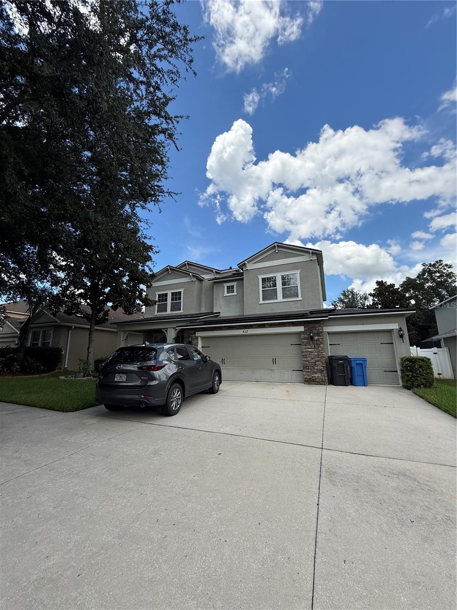 422 Westchester Hills Ln Property Photo 2