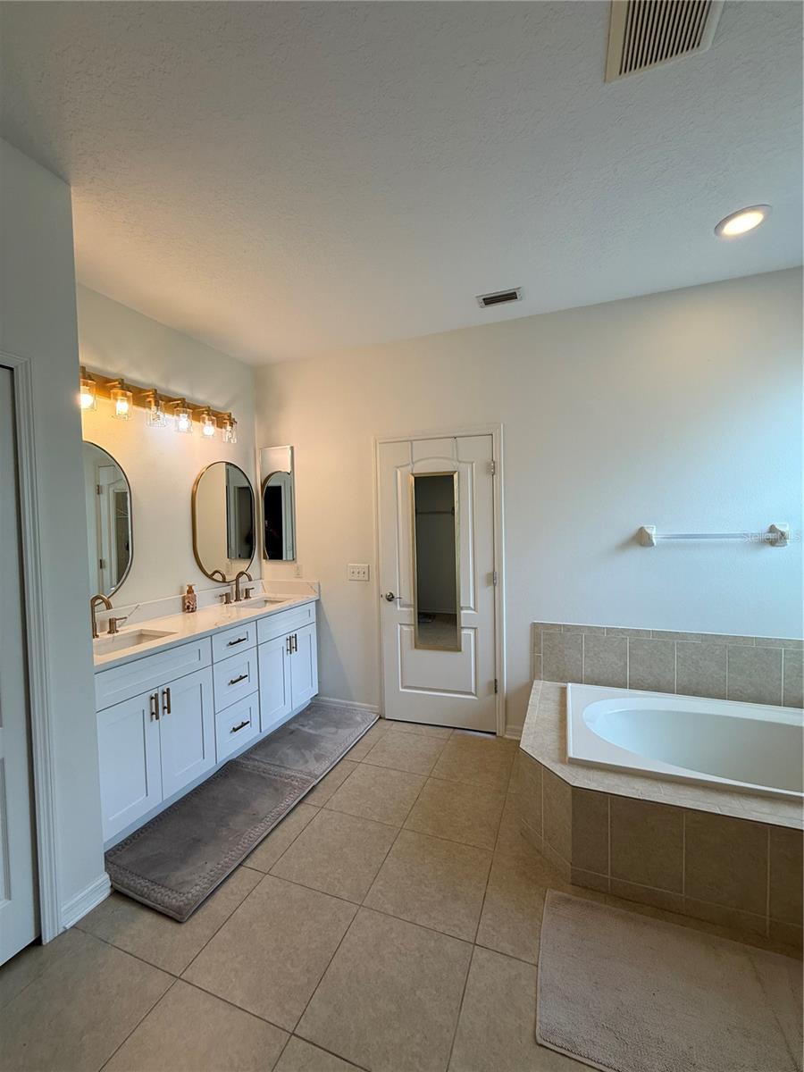422 Westchester Hills Ln Property Photo 45