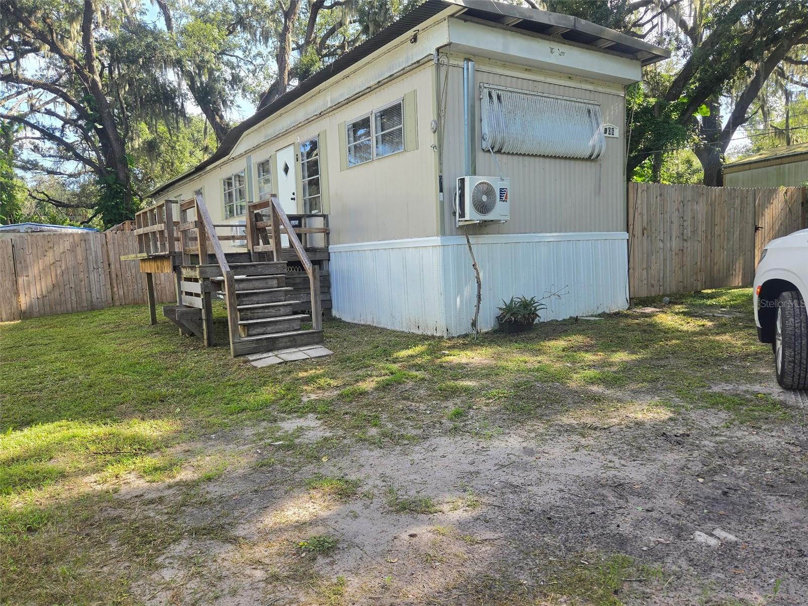 906 ESTELLE AVE Property Photo 1