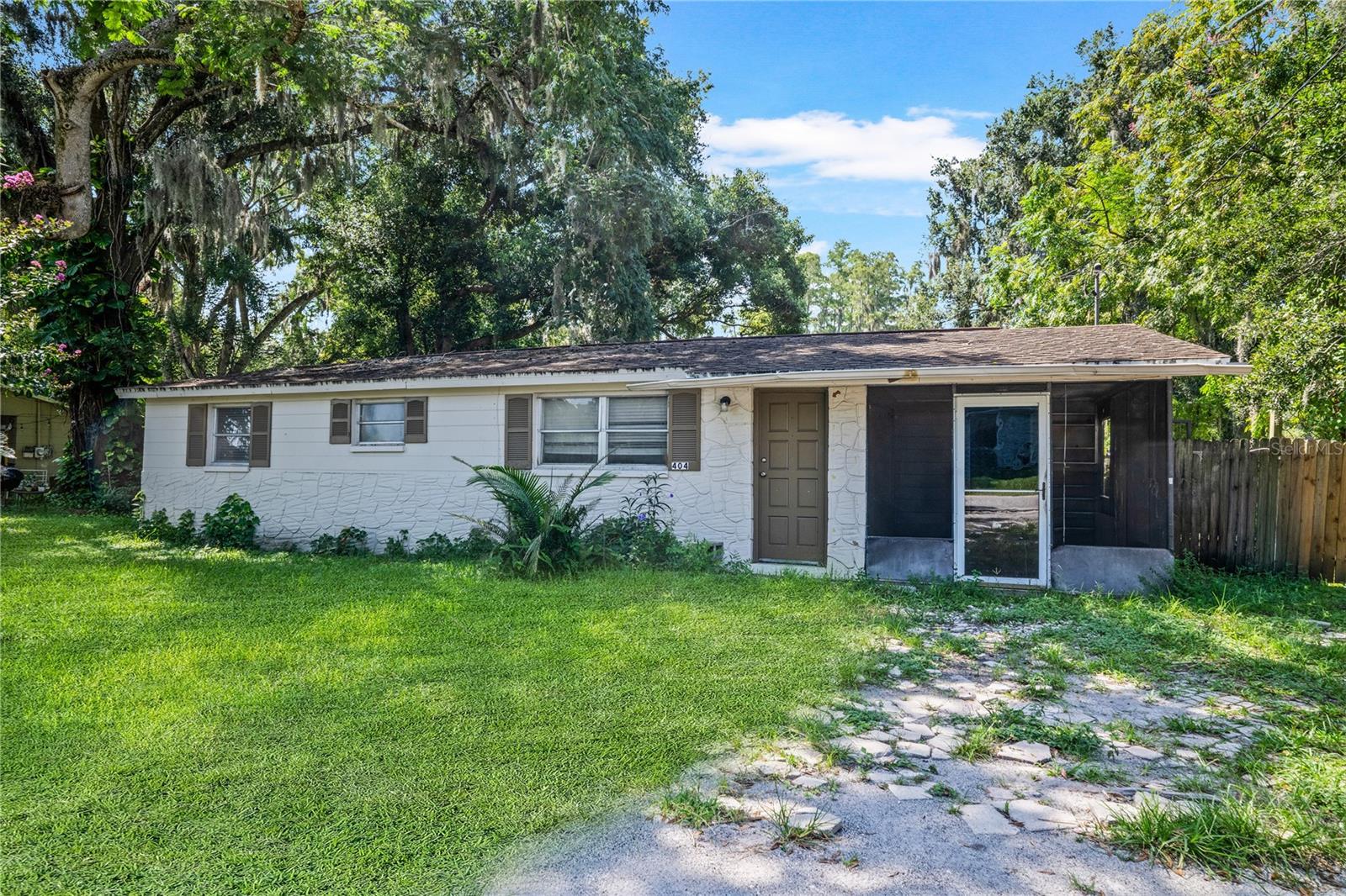 404 W Lutz Lake Fern Rd Property Photo 1