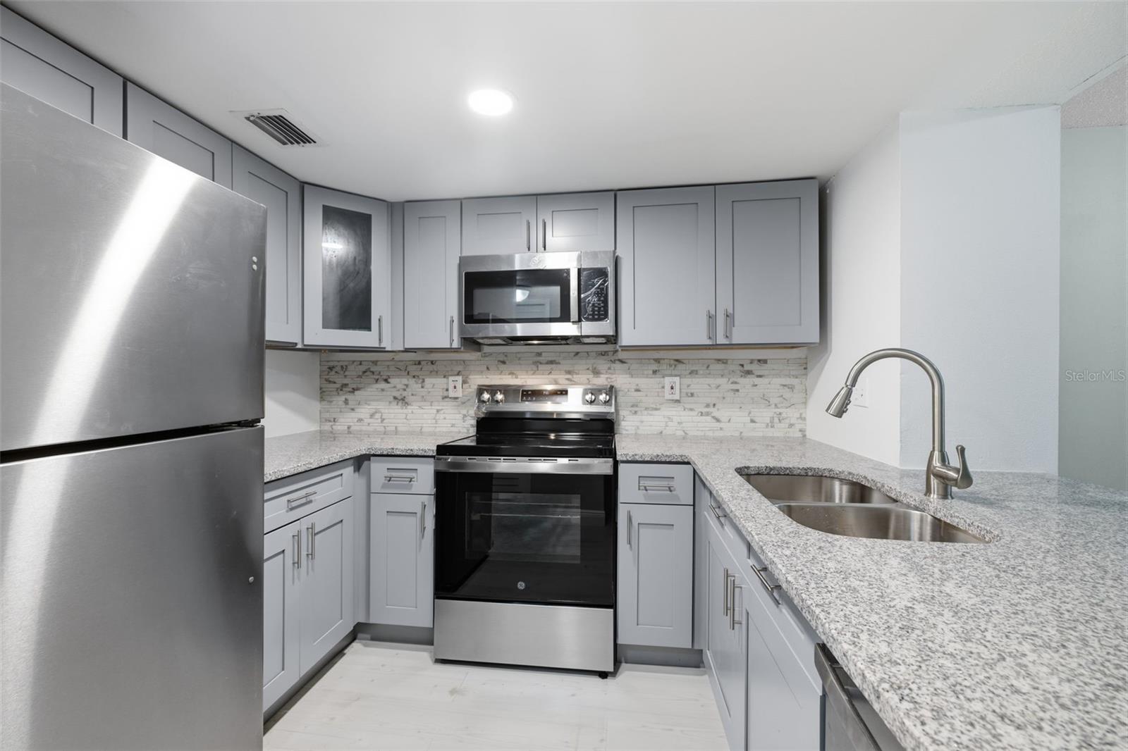 4873 Puritan Cir #2401 Property Photo 14