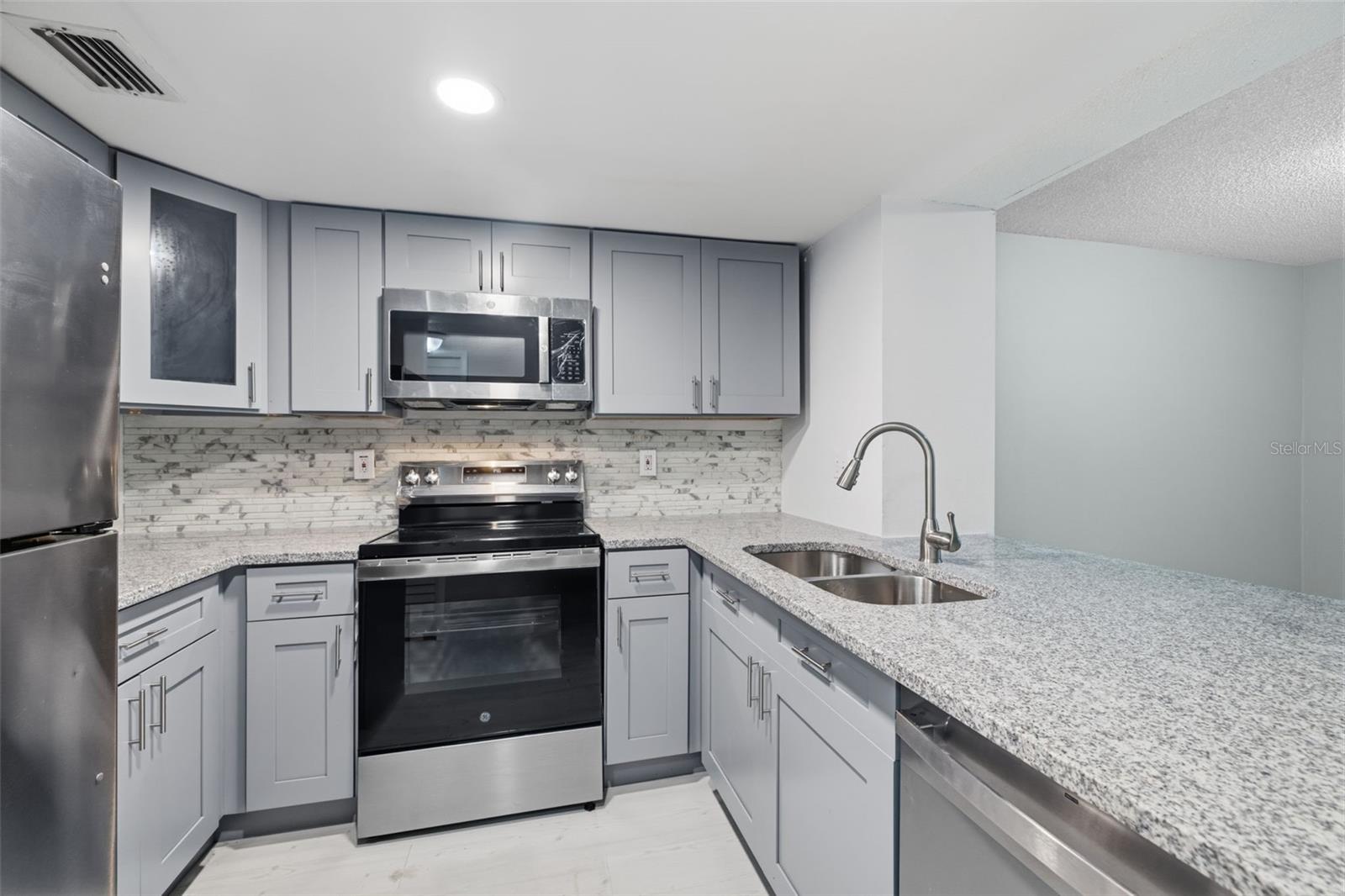 4873 Puritan Cir #2401 Property Photo 15