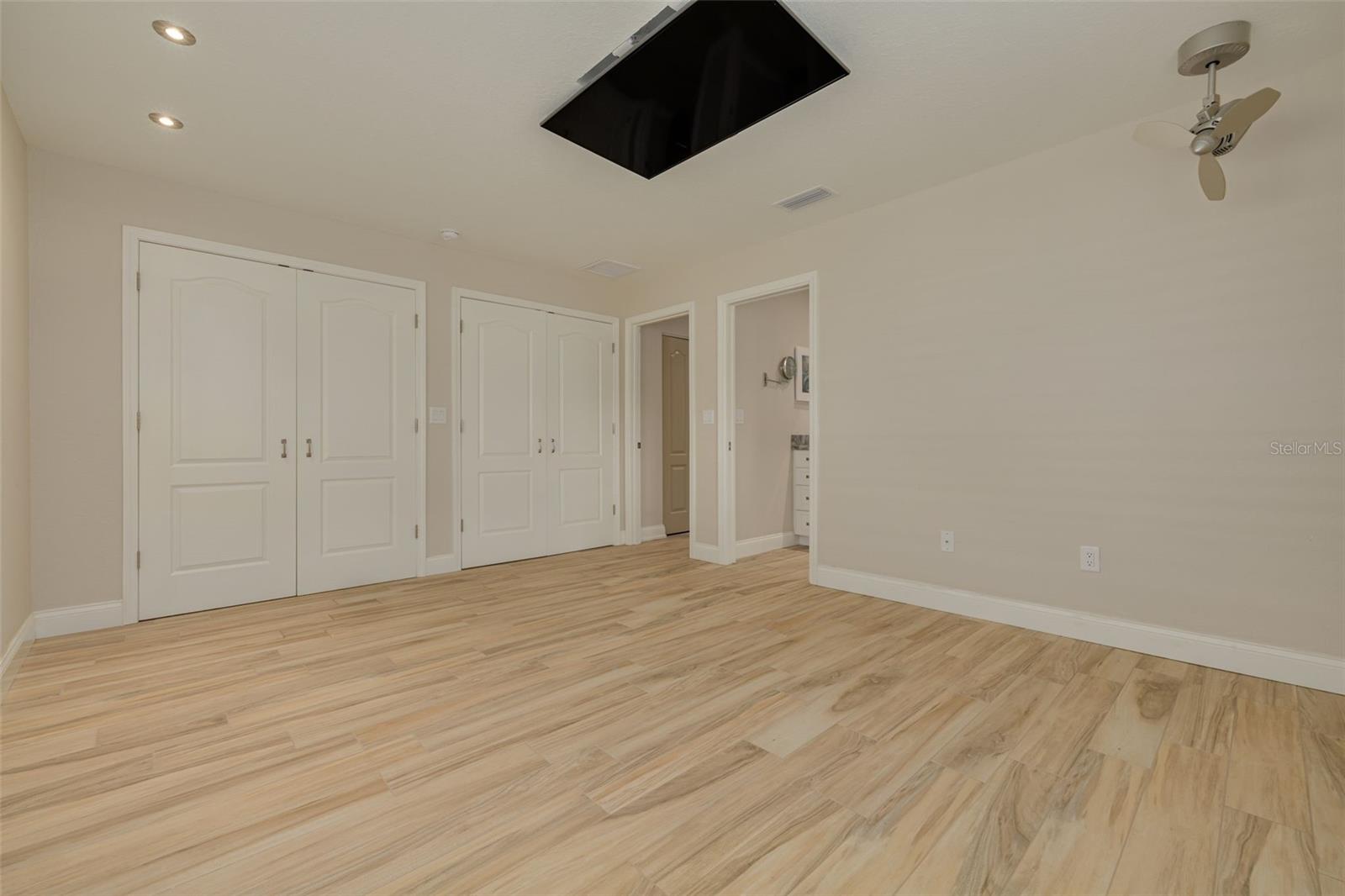 908 Cara Dr #908 Property Photo 24