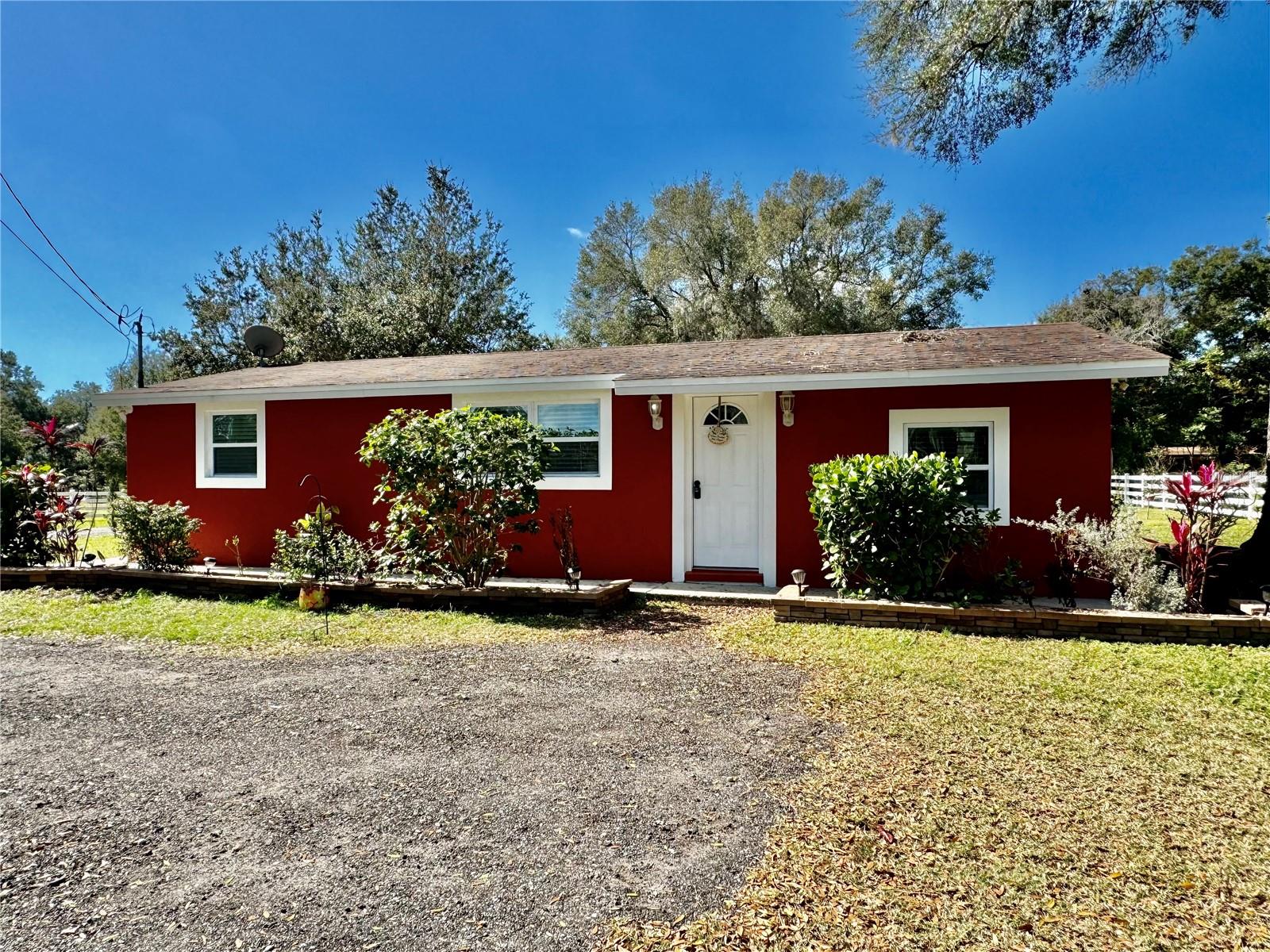 11305 Oak Dr Property Photo 2
