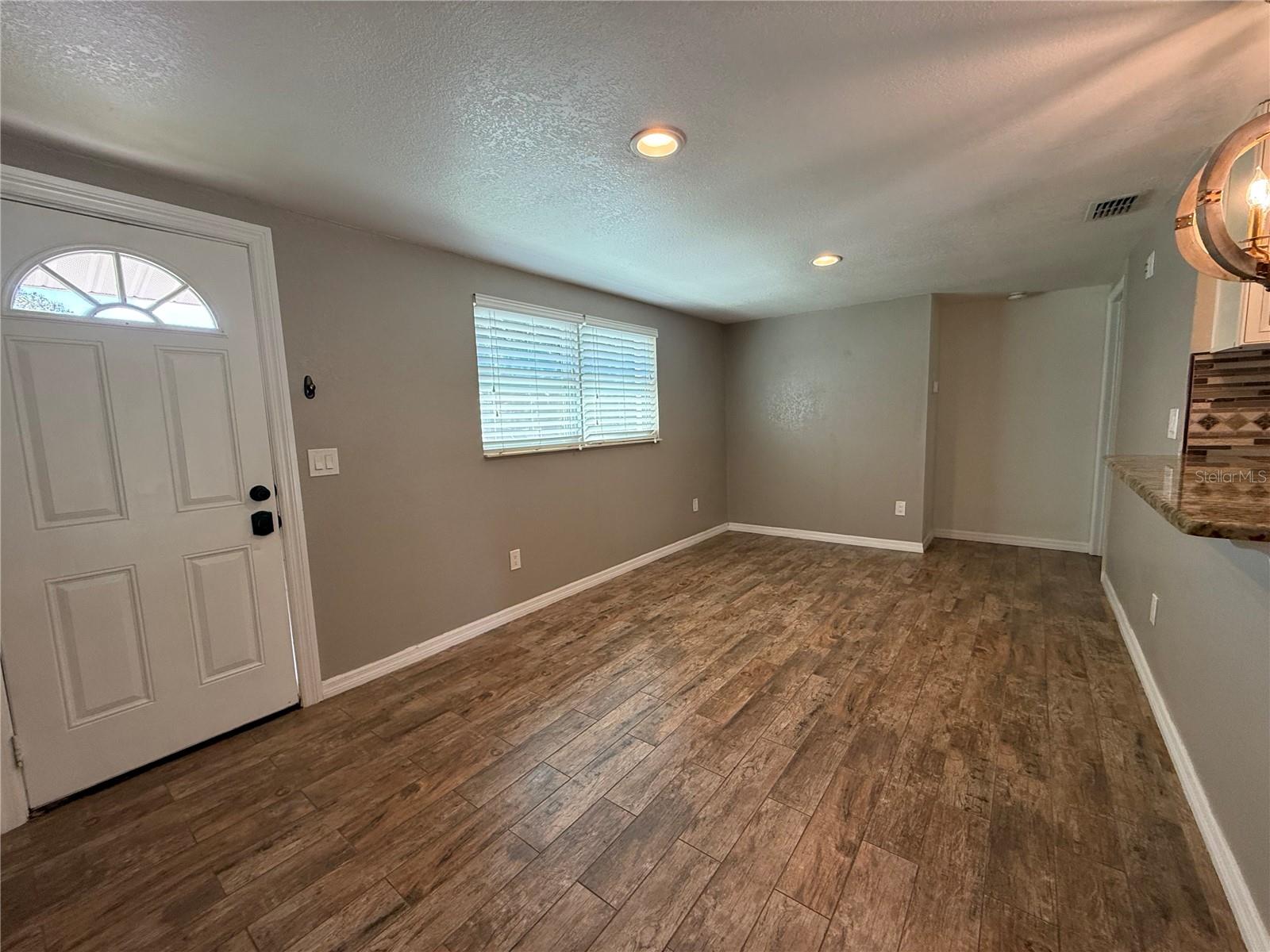 11305 Oak Dr Property Photo 3