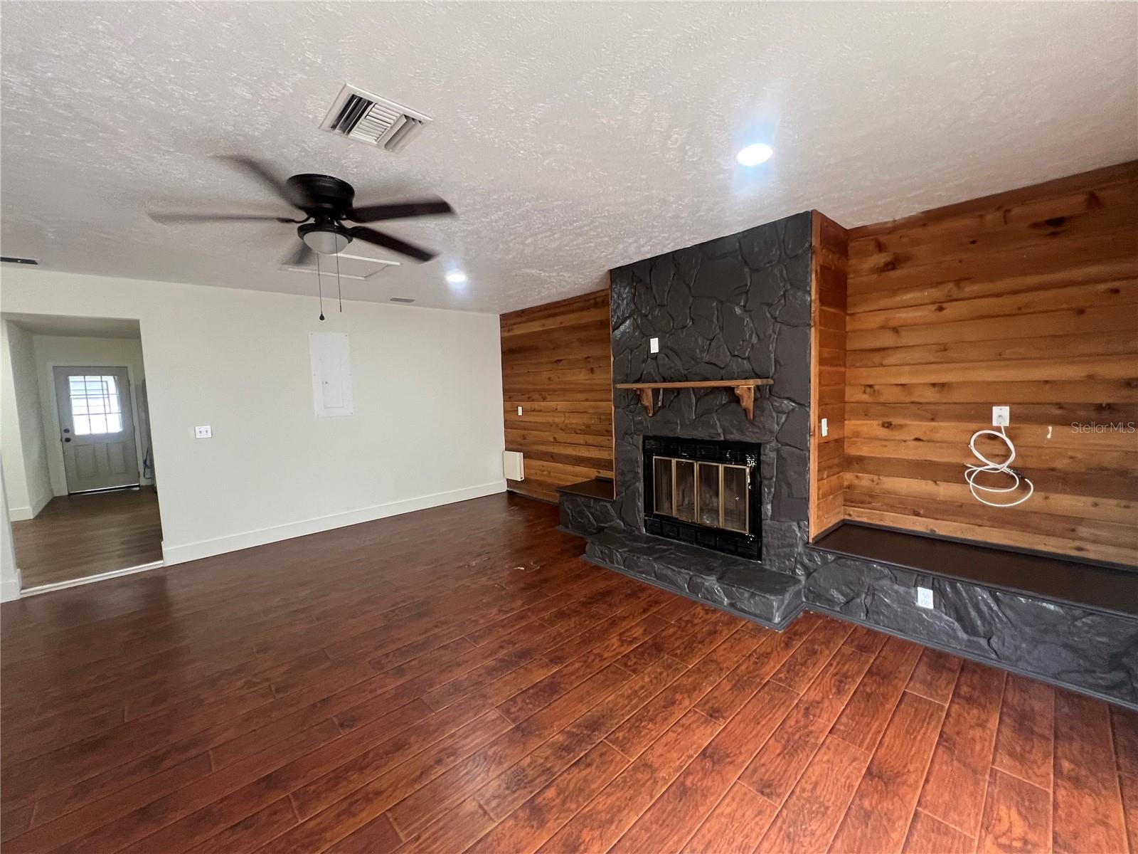 4614 E Seneca Ave Property Photo 14