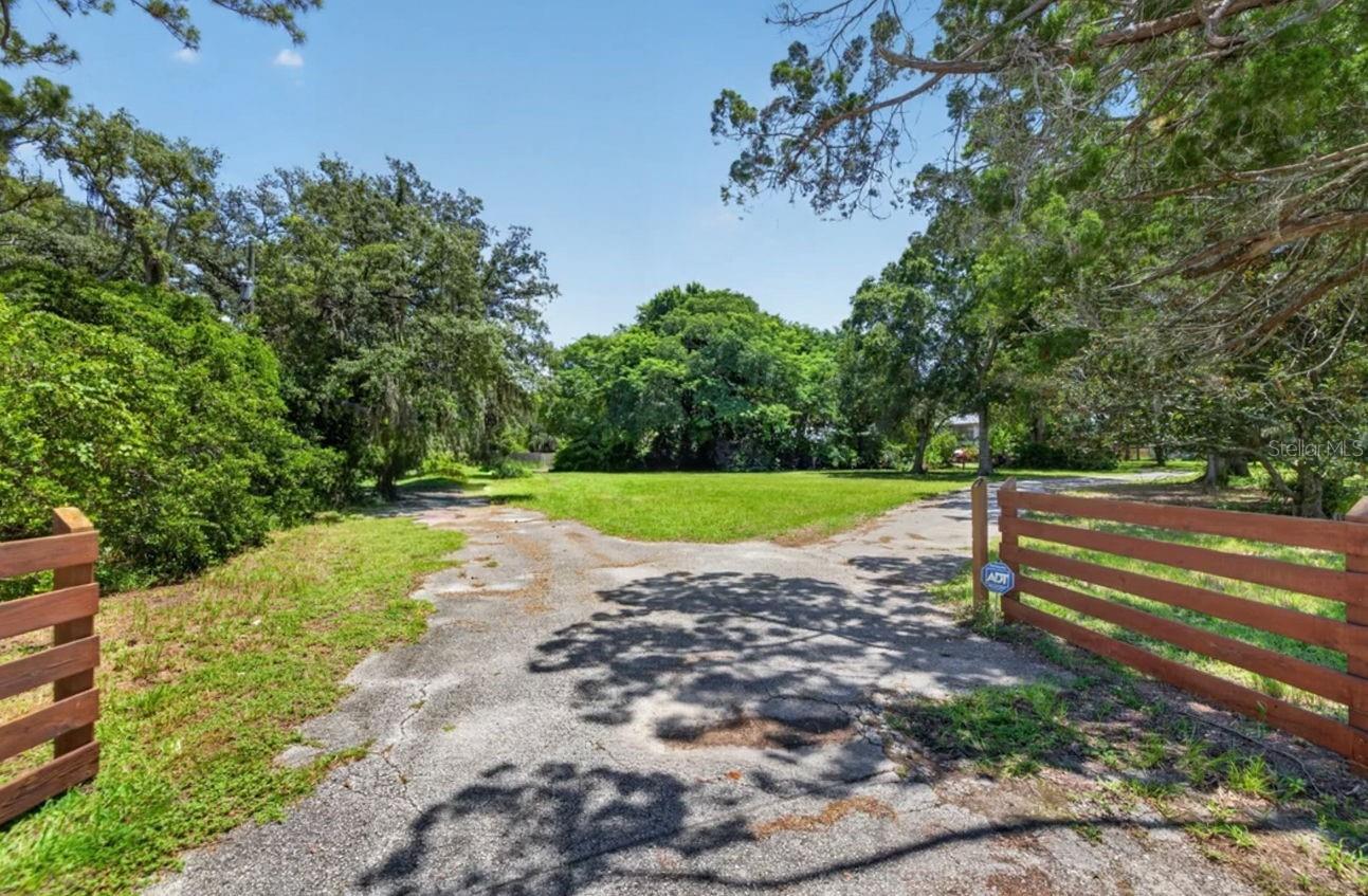 6495 Burning Tree Dr Property Photo 6