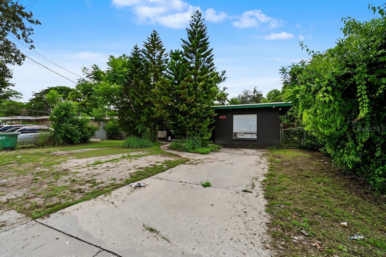 1803 E Bougainvillea Ave Property Photo 3