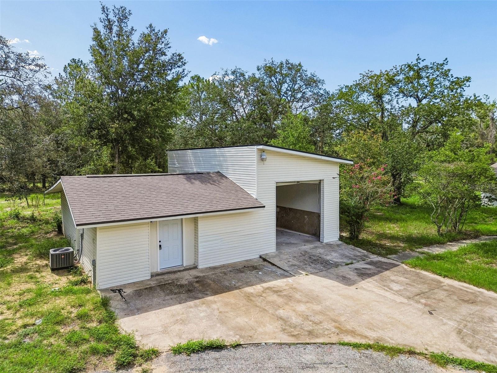 17503 Galveston St Property Photo 5
