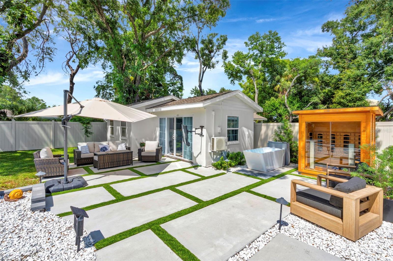 3819 W San Miguel St Property Photo 8