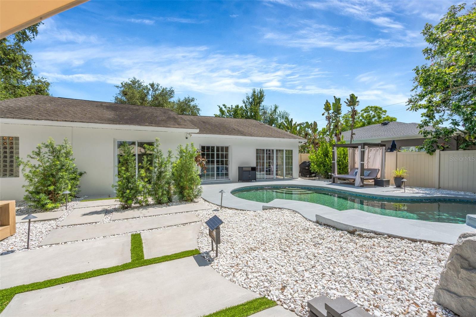 3819 W San Miguel St Property Photo 9