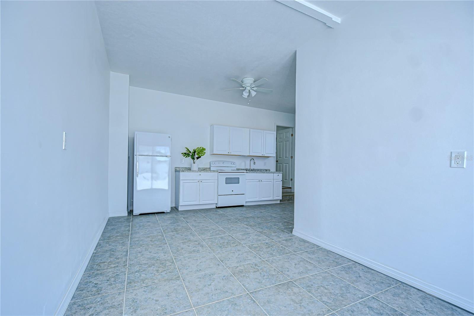 150 E Madeira Ave #3 Property Photo 5