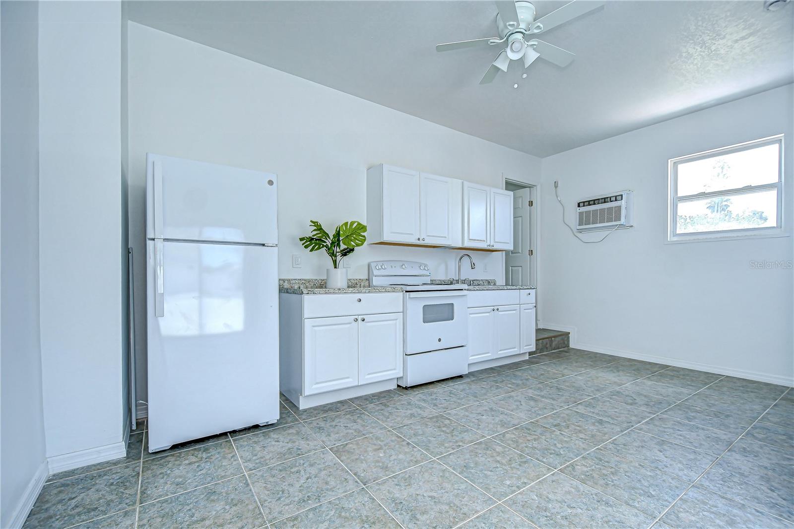 150 E Madeira Ave #3 Property Photo 8