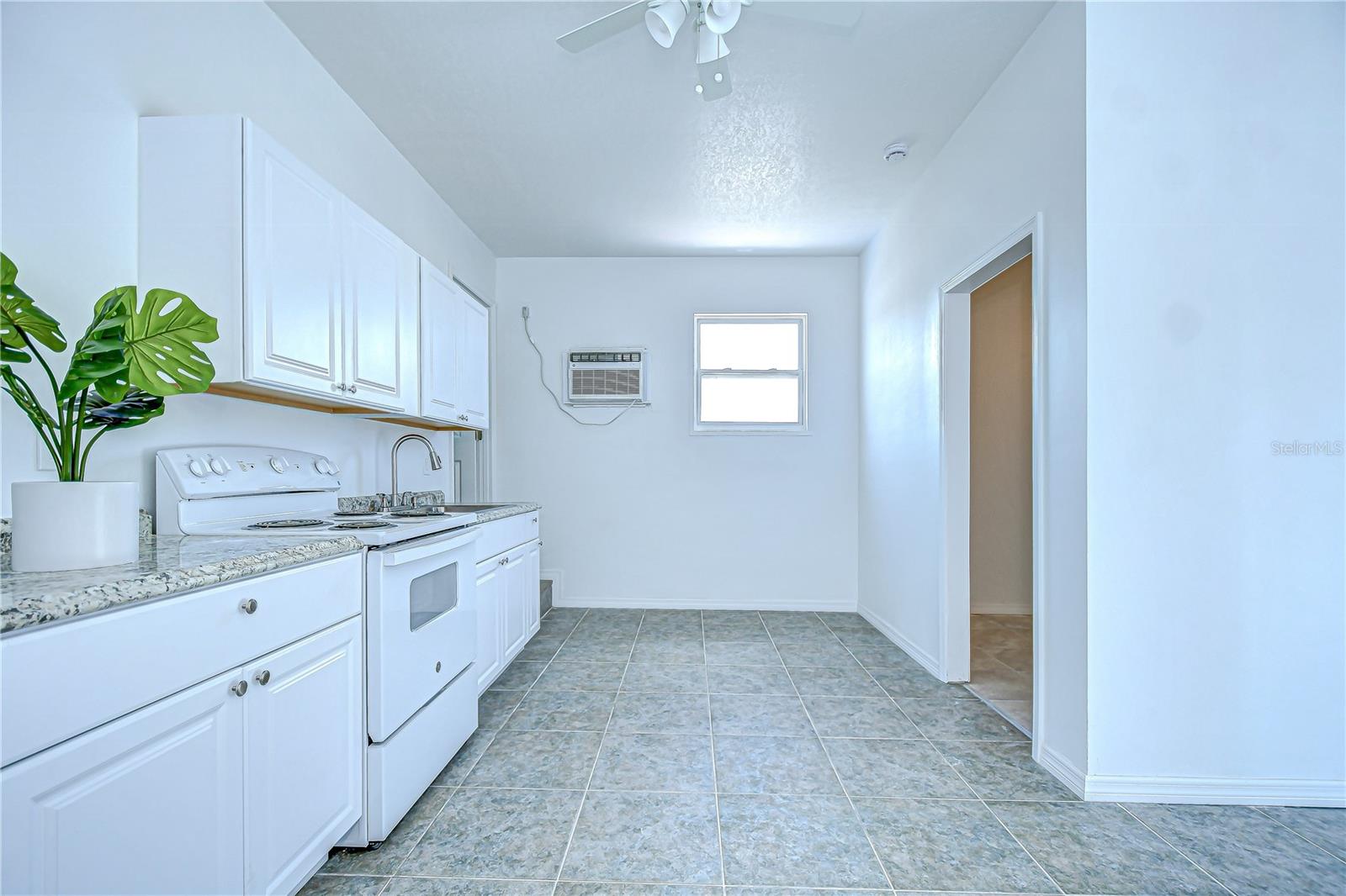 150 E Madeira Ave #3 Property Photo 9