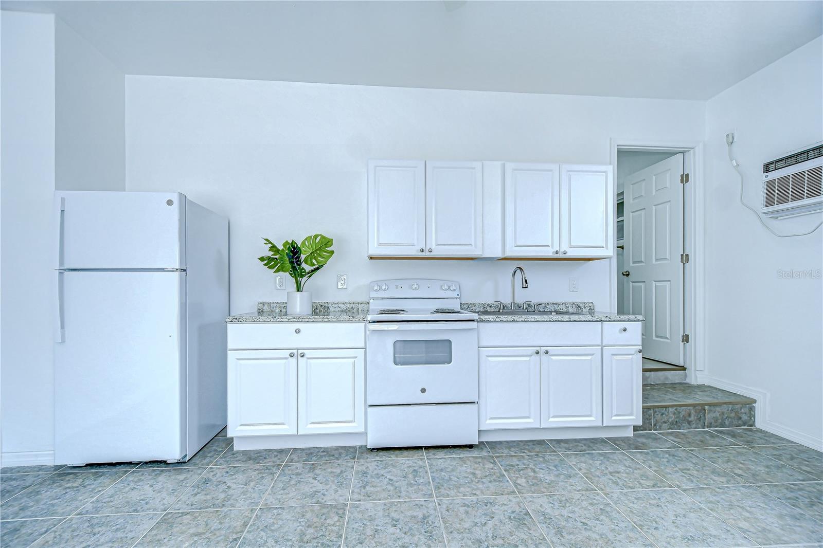 150 E Madeira Ave #3 Property Photo 10