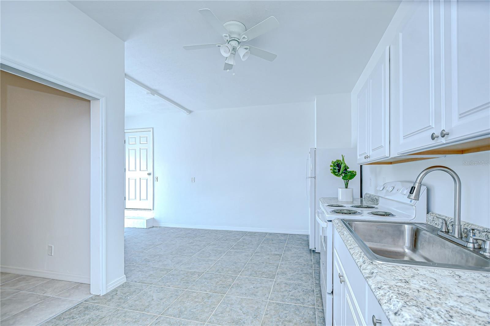 150 E Madeira Ave #3 Property Photo 12