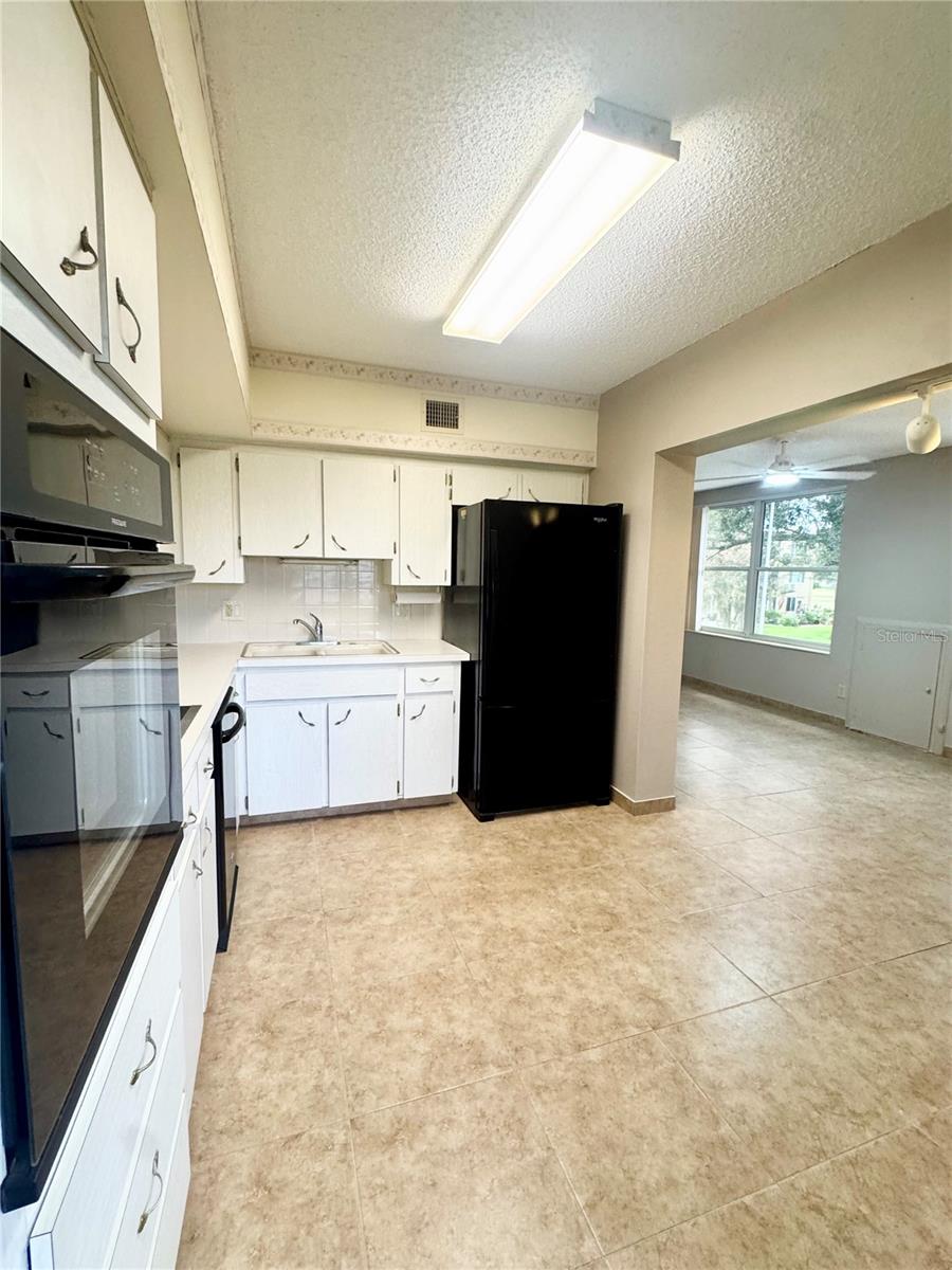 2402 Ecuadorian Way #40 Property Photo 7