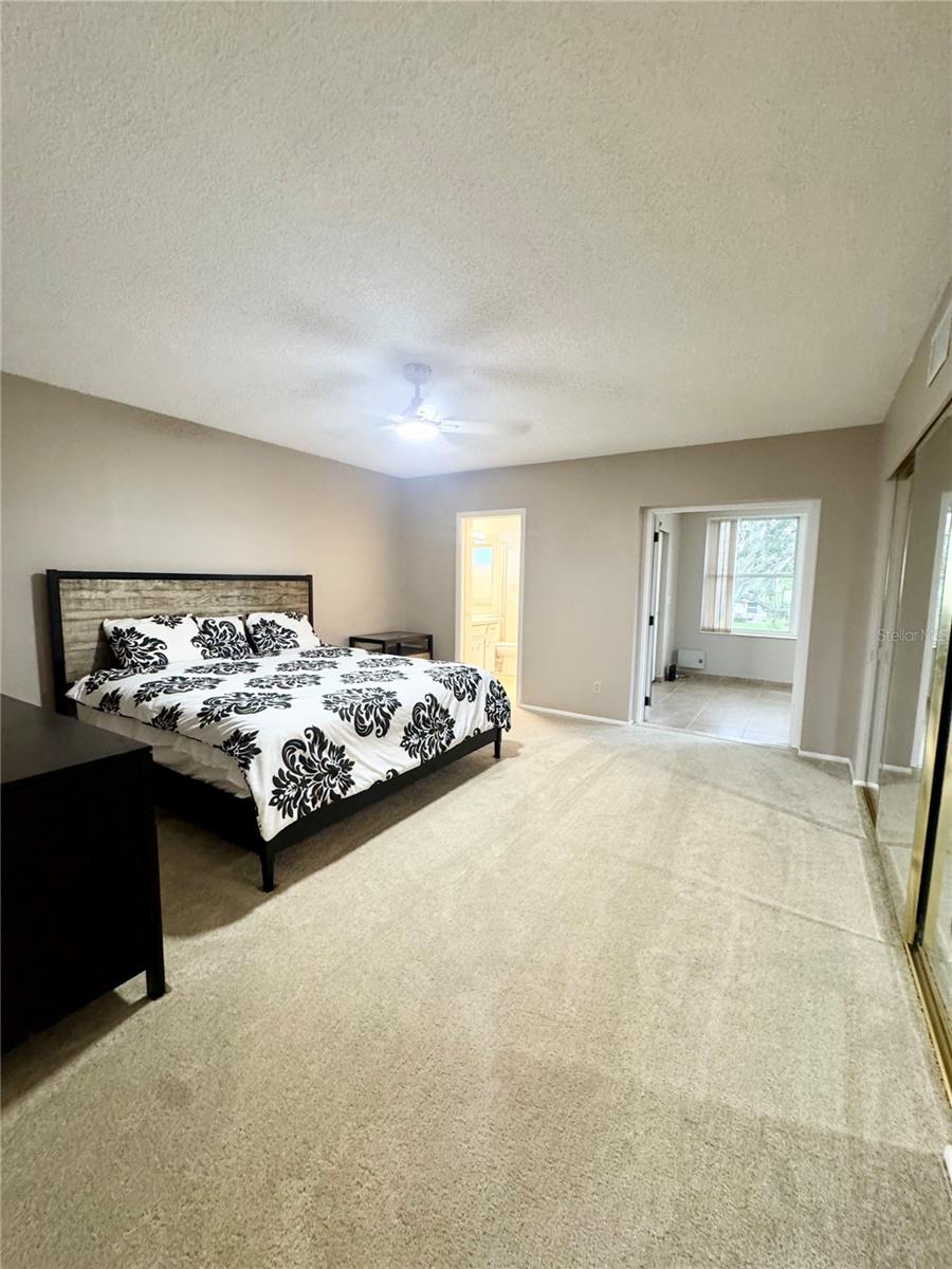 2402 Ecuadorian Way #40 Property Photo 14