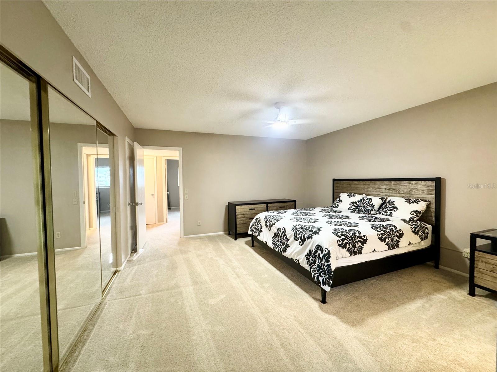 2402 Ecuadorian Way #40 Property Photo 15