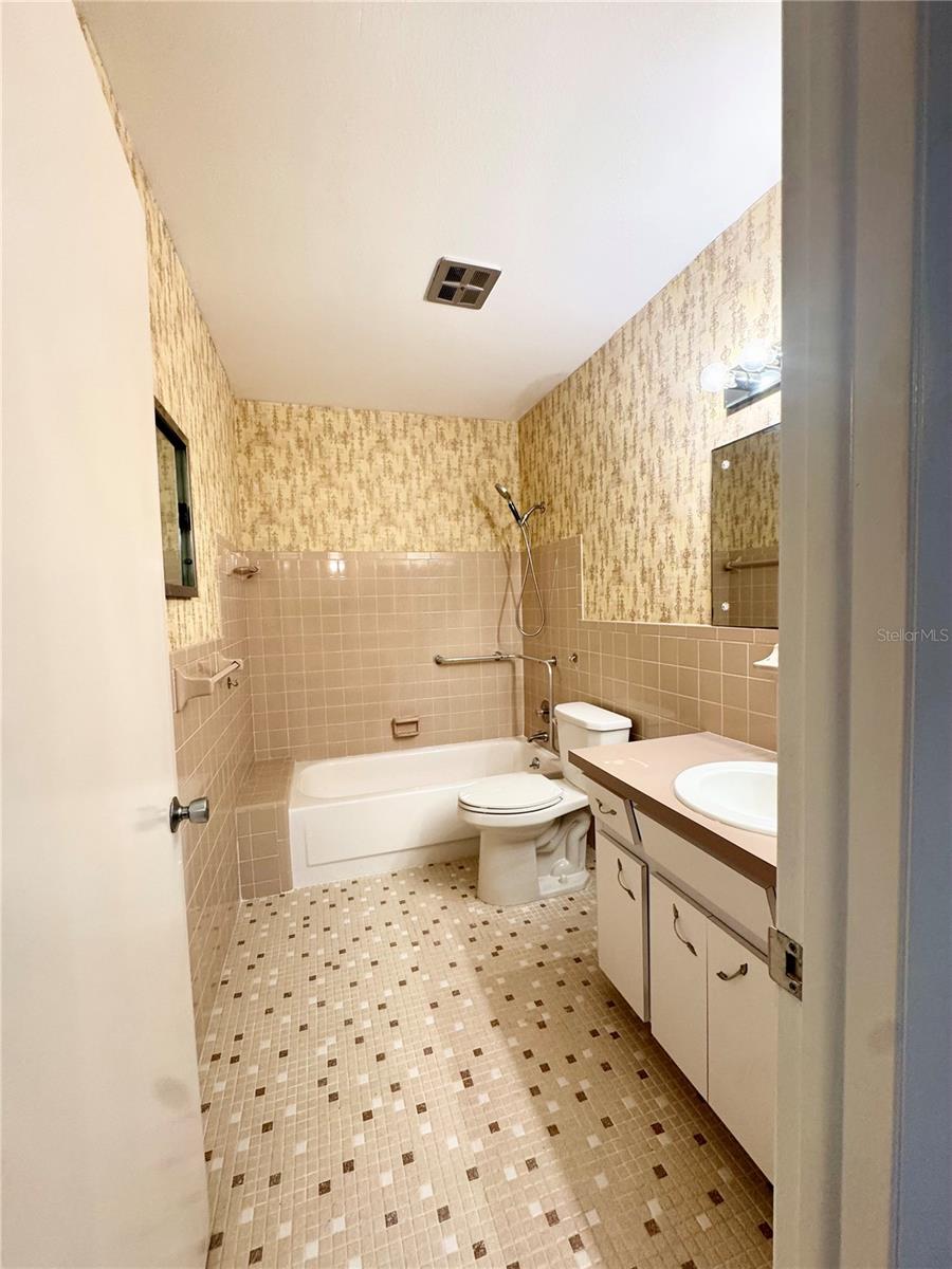 2402 Ecuadorian Way #40 Property Photo 22