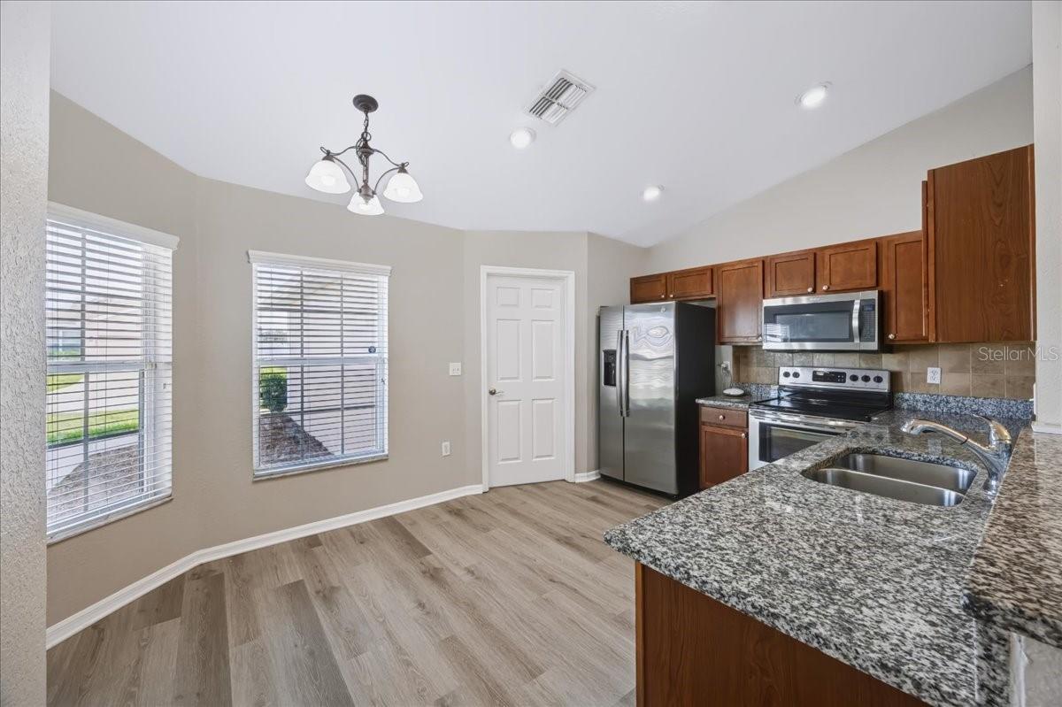 8810 Pebblebrooke Dr Property Photo 6