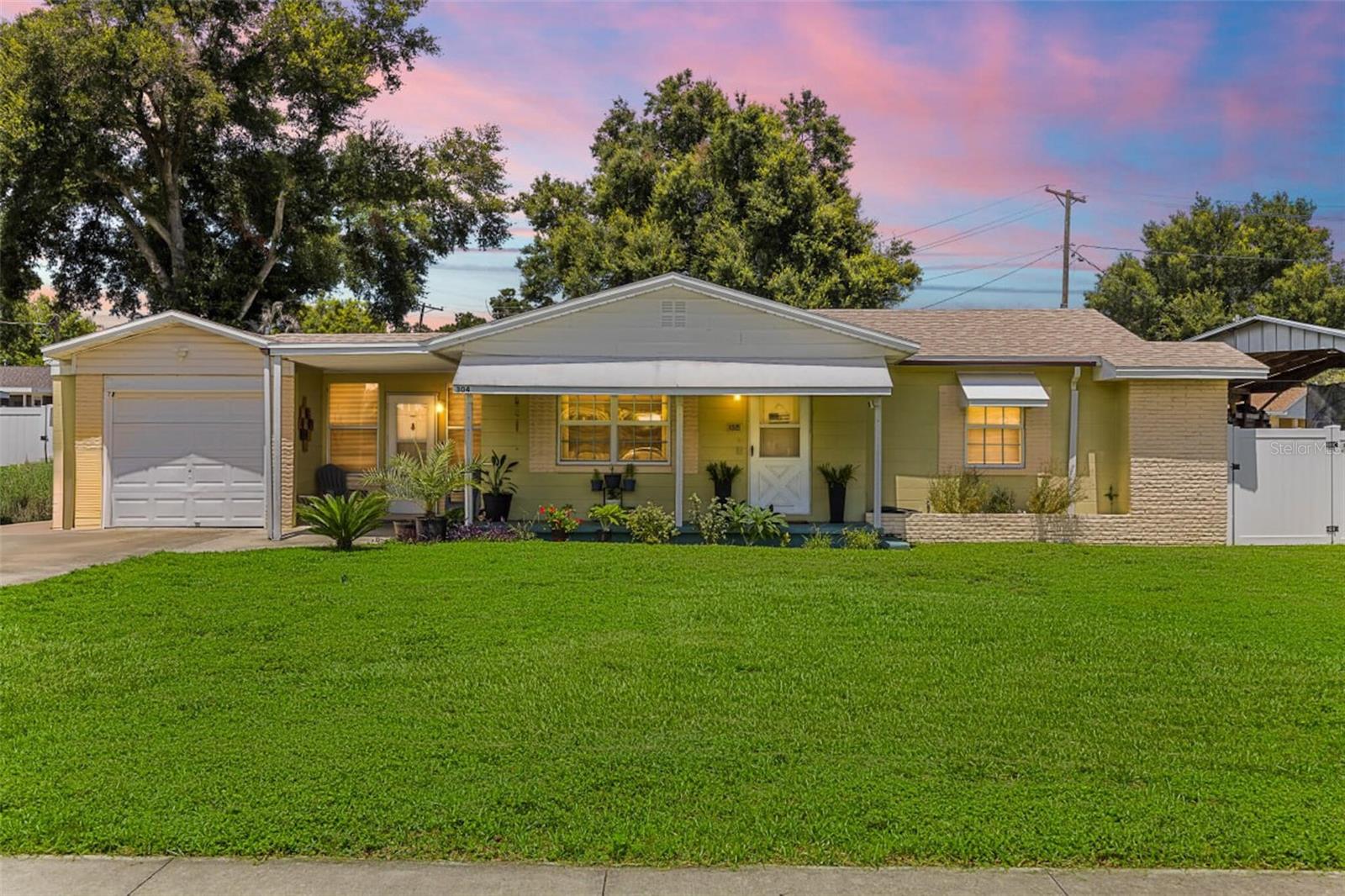 304 W LAKE AVE