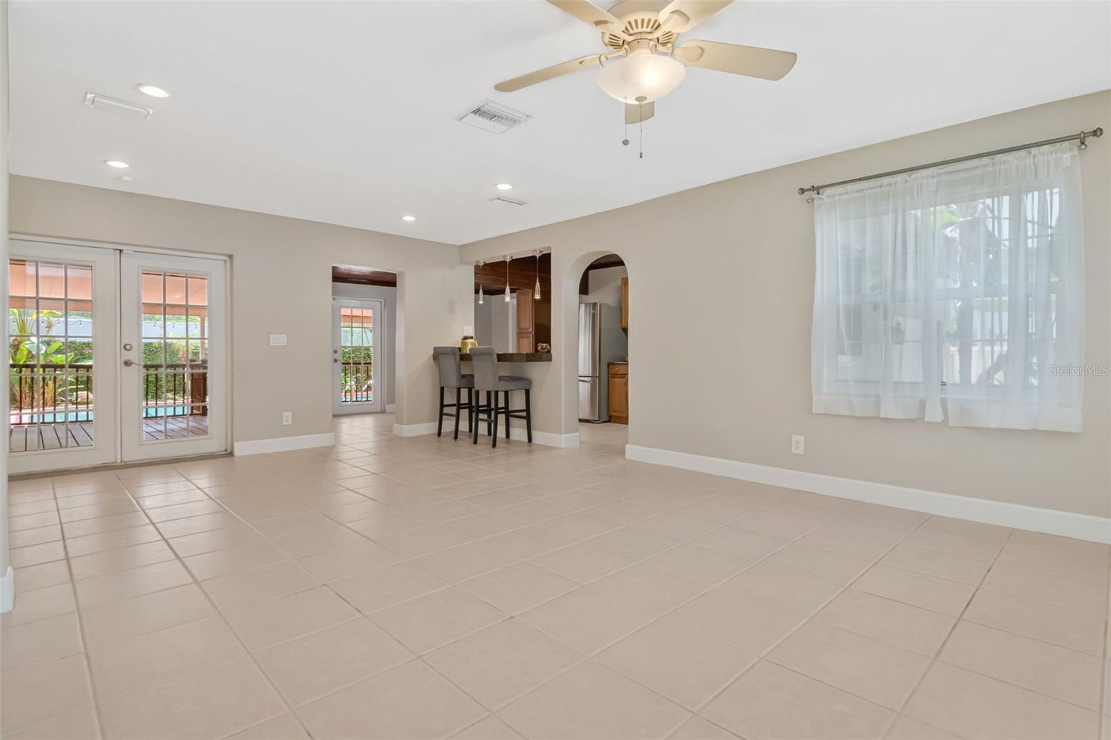 311 N Gomez Ave Property Photo 6